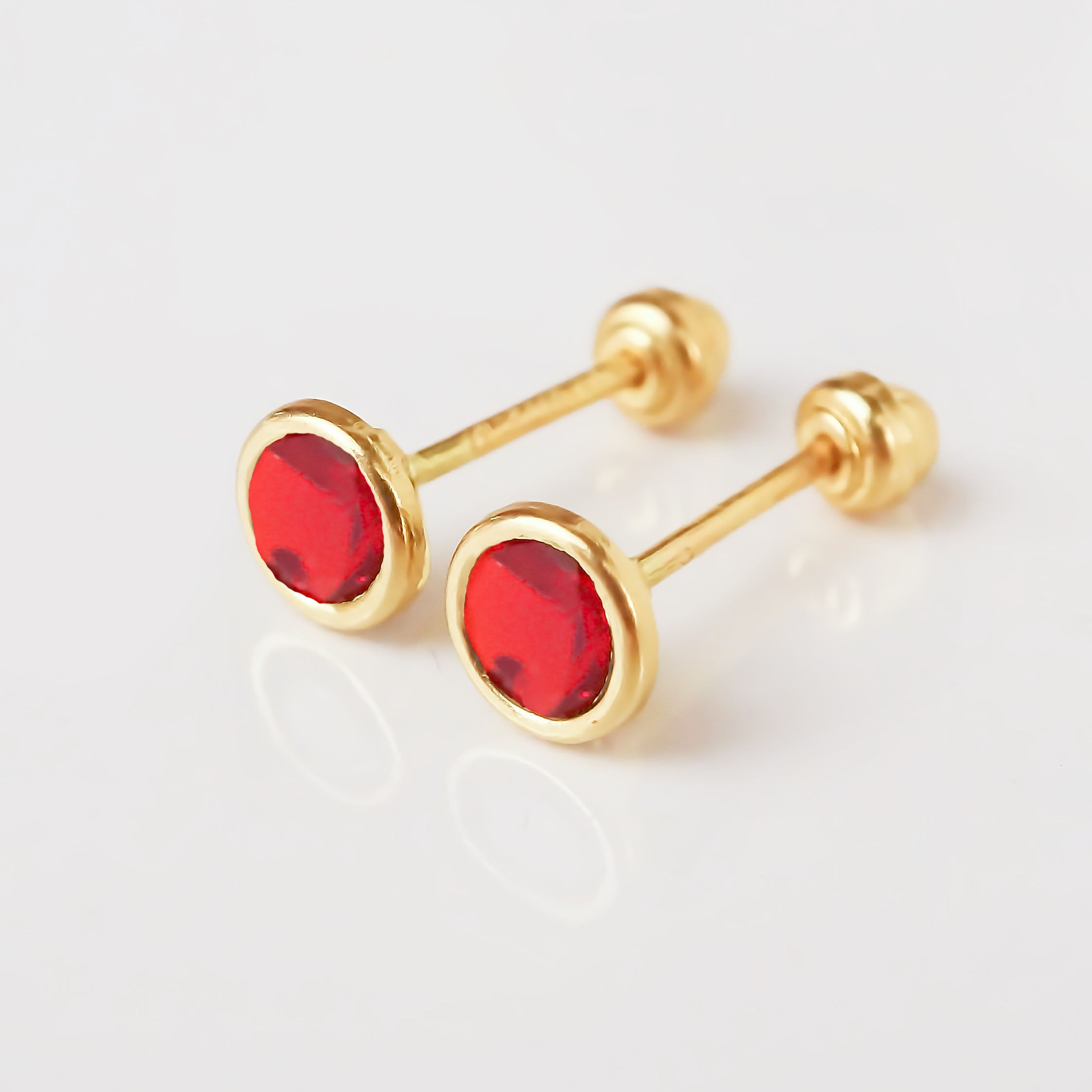 Amor Eterno - Broqueles Bisel Bebé 4 Mm / Aretes Oro 10k / ROJO