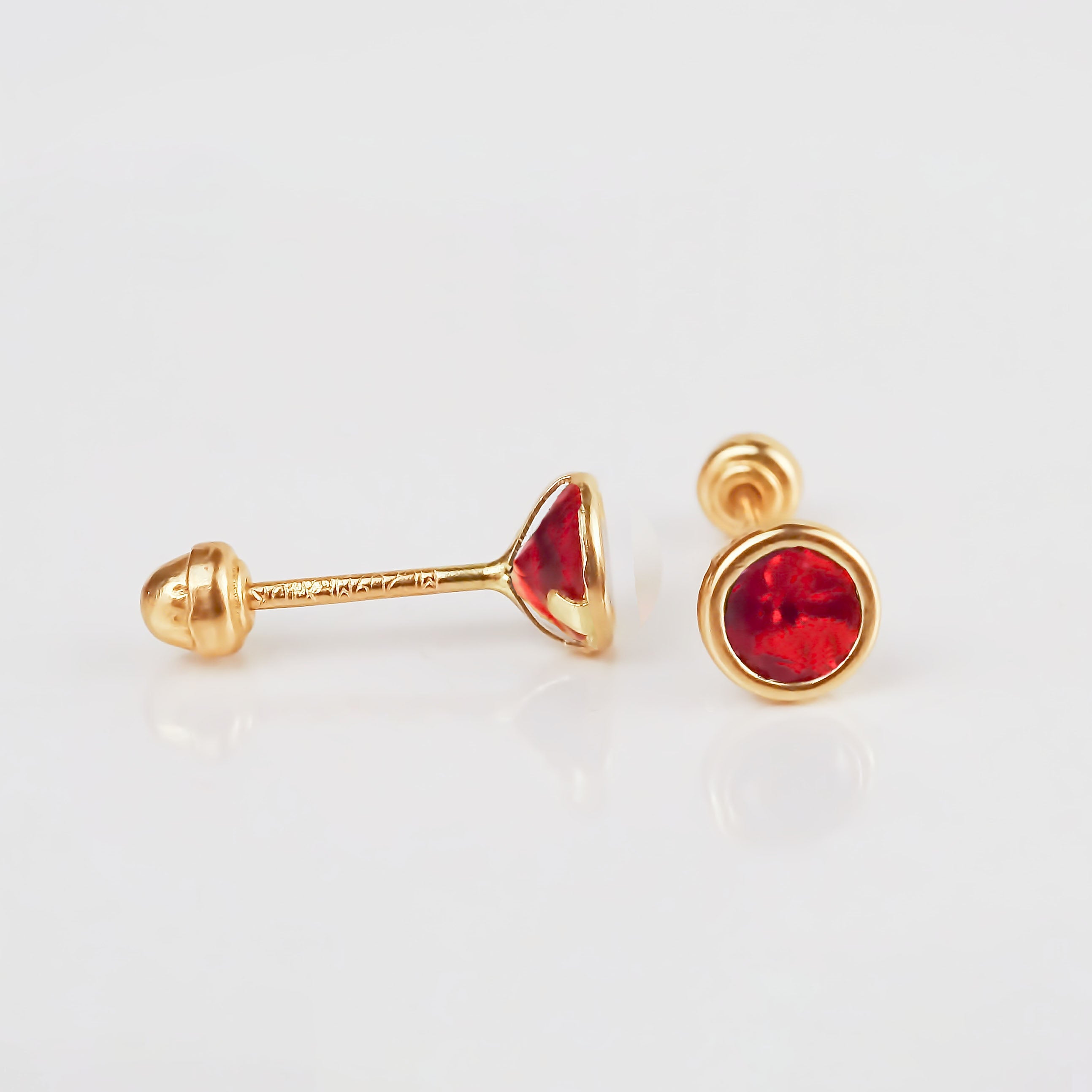 Amor Eterno - Broqueles Bisel Bebé 4 Mm / Aretes Oro 10k / ROJO