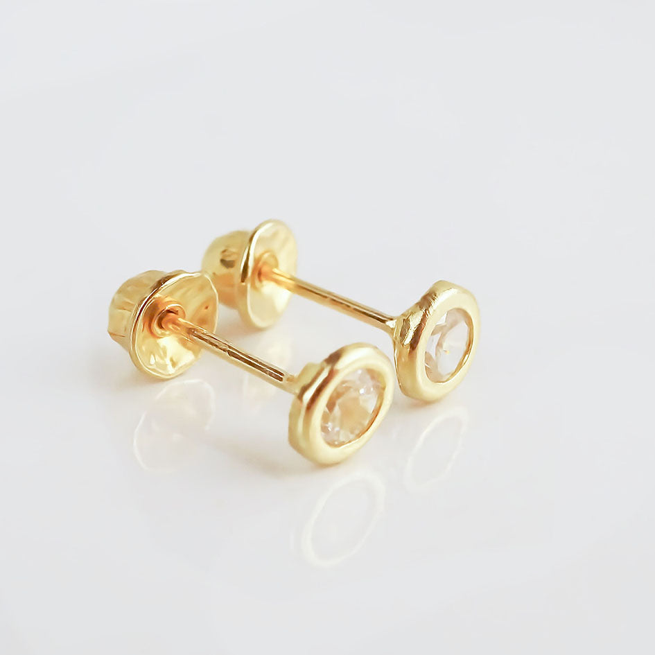 Amor Eterno - Broqueles Bisel Bebé 4 Mm / Aretes Oro 10k / TRANSPARENTE