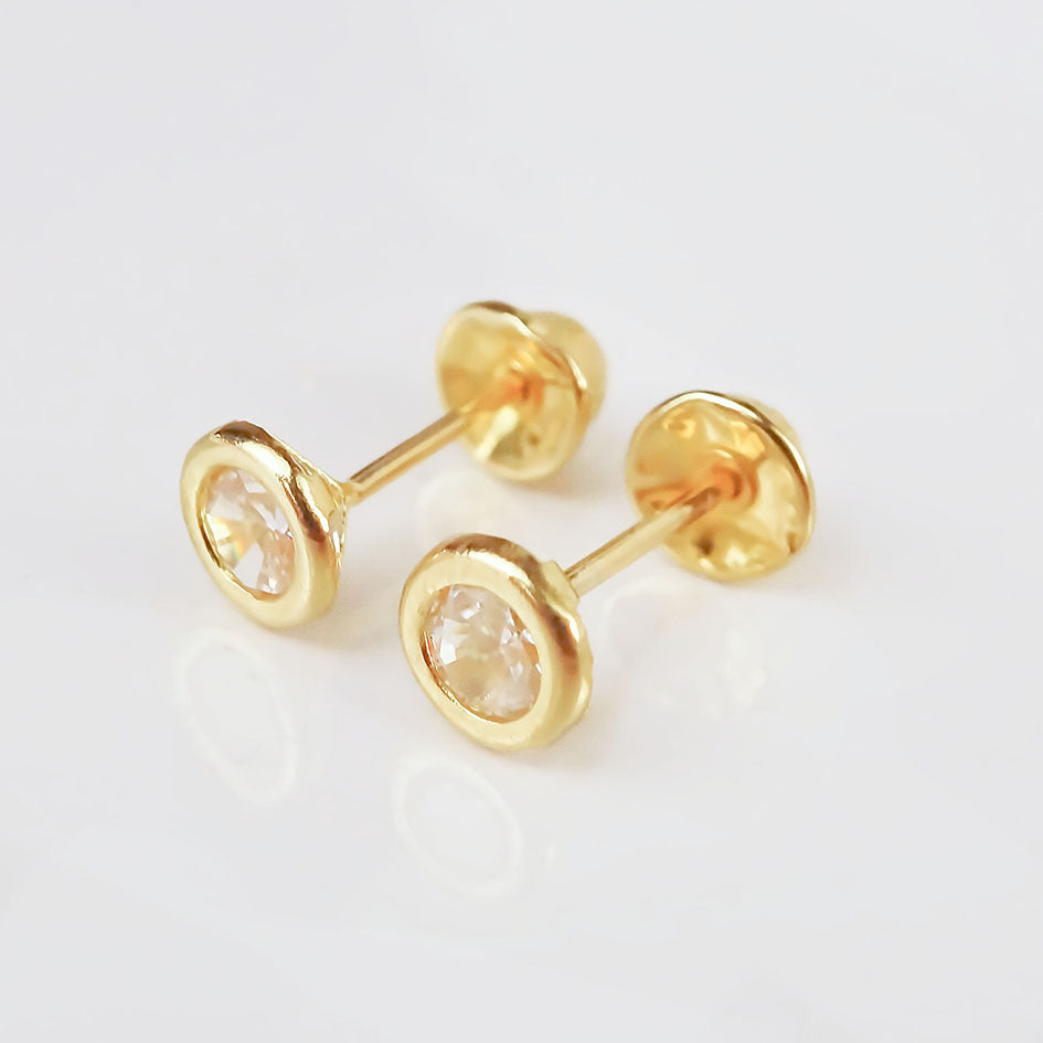 Amor Eterno - Broqueles Bisel Bebé 4 Mm / Aretes Oro 10k / TRANSPARENTE