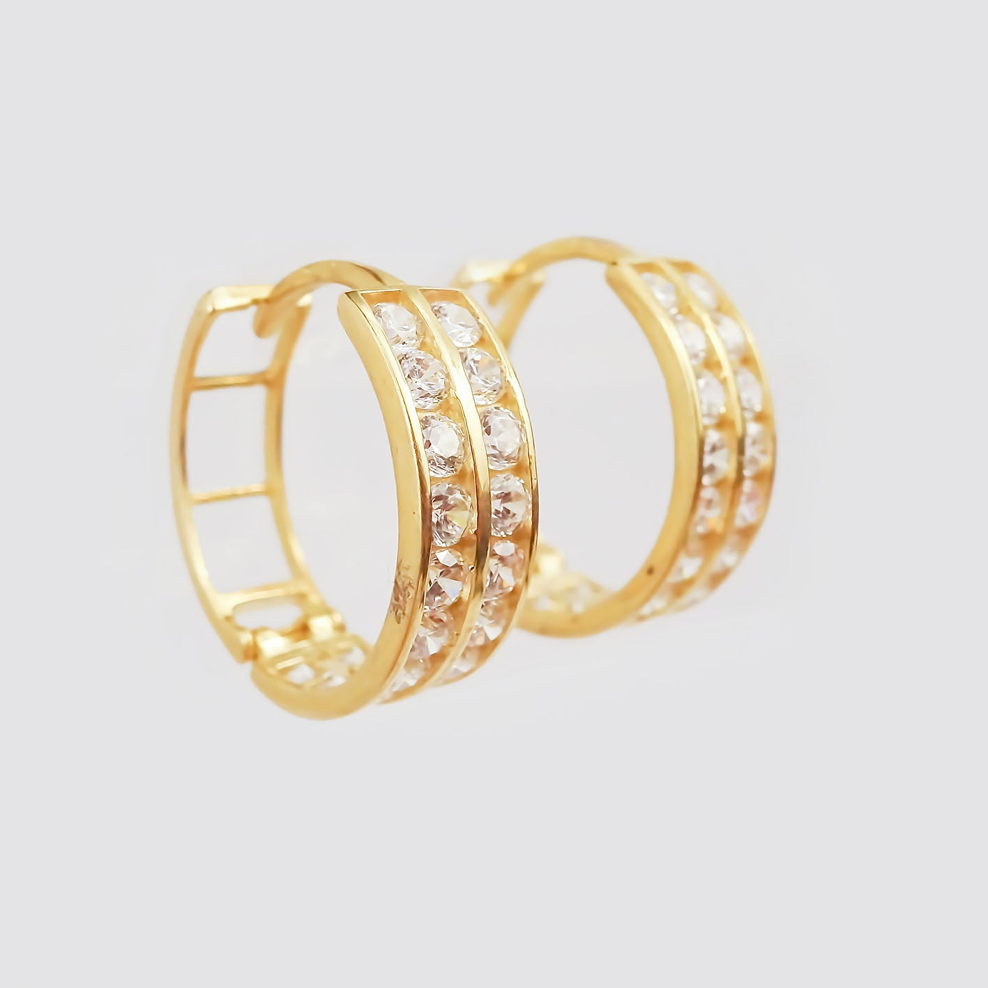 Amor Eterno - Arracadas Huggie Doble Dahlia / Aretes Oro 10k