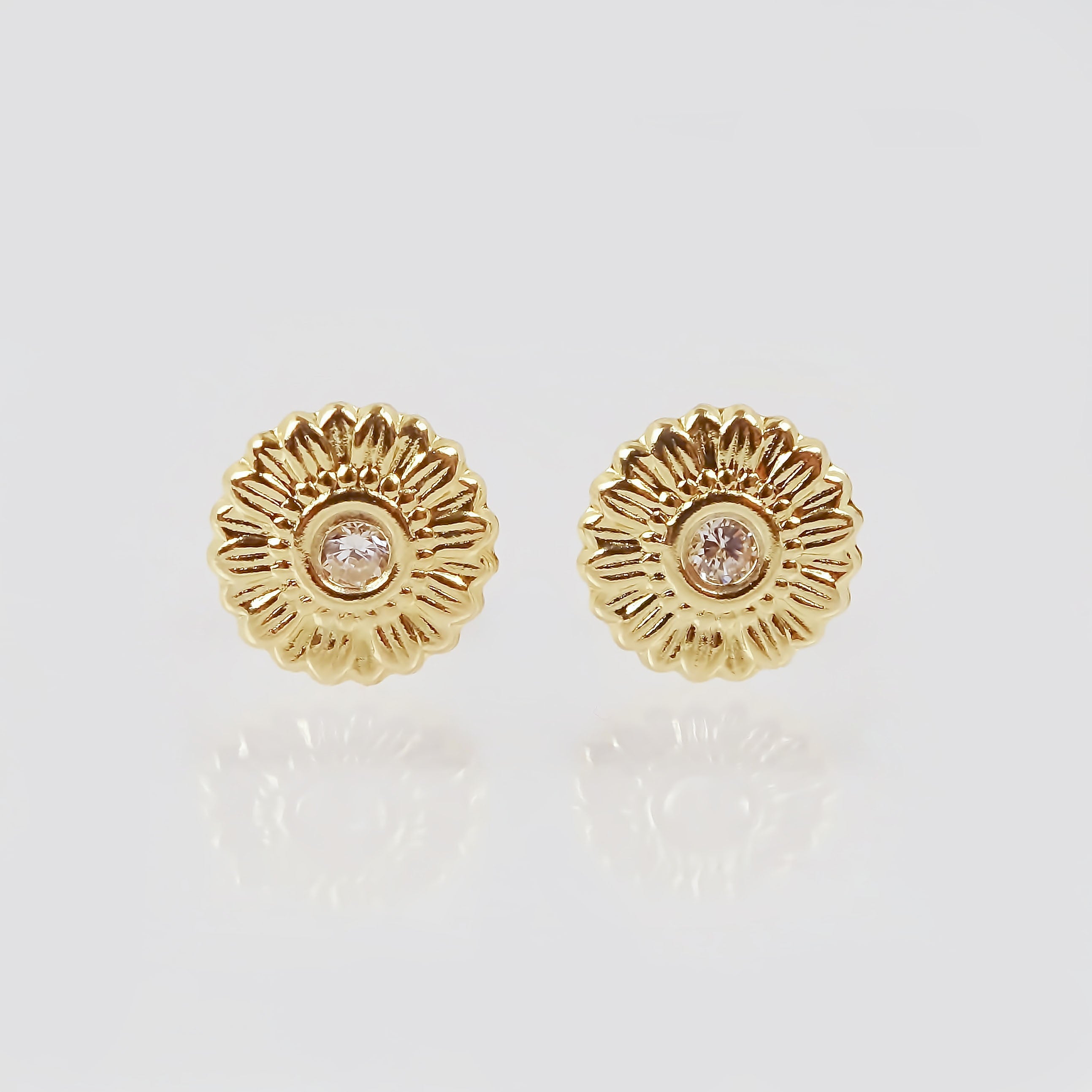 Amor Eterno - Broqueles Girasol Elegance / Aretes Oro 10k