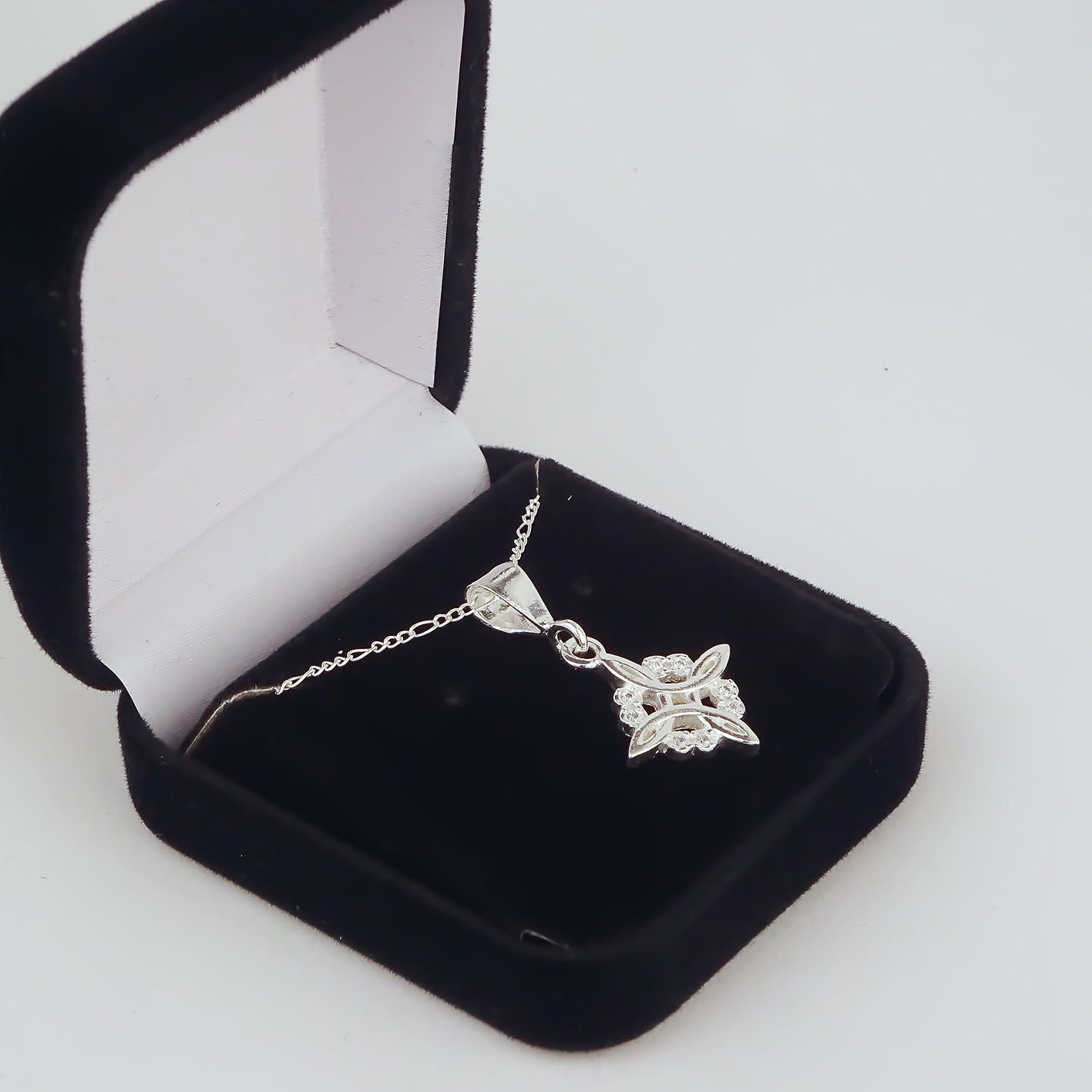 Amor Eterno - Dije Nudo De Bruja / Plata Oro 24k