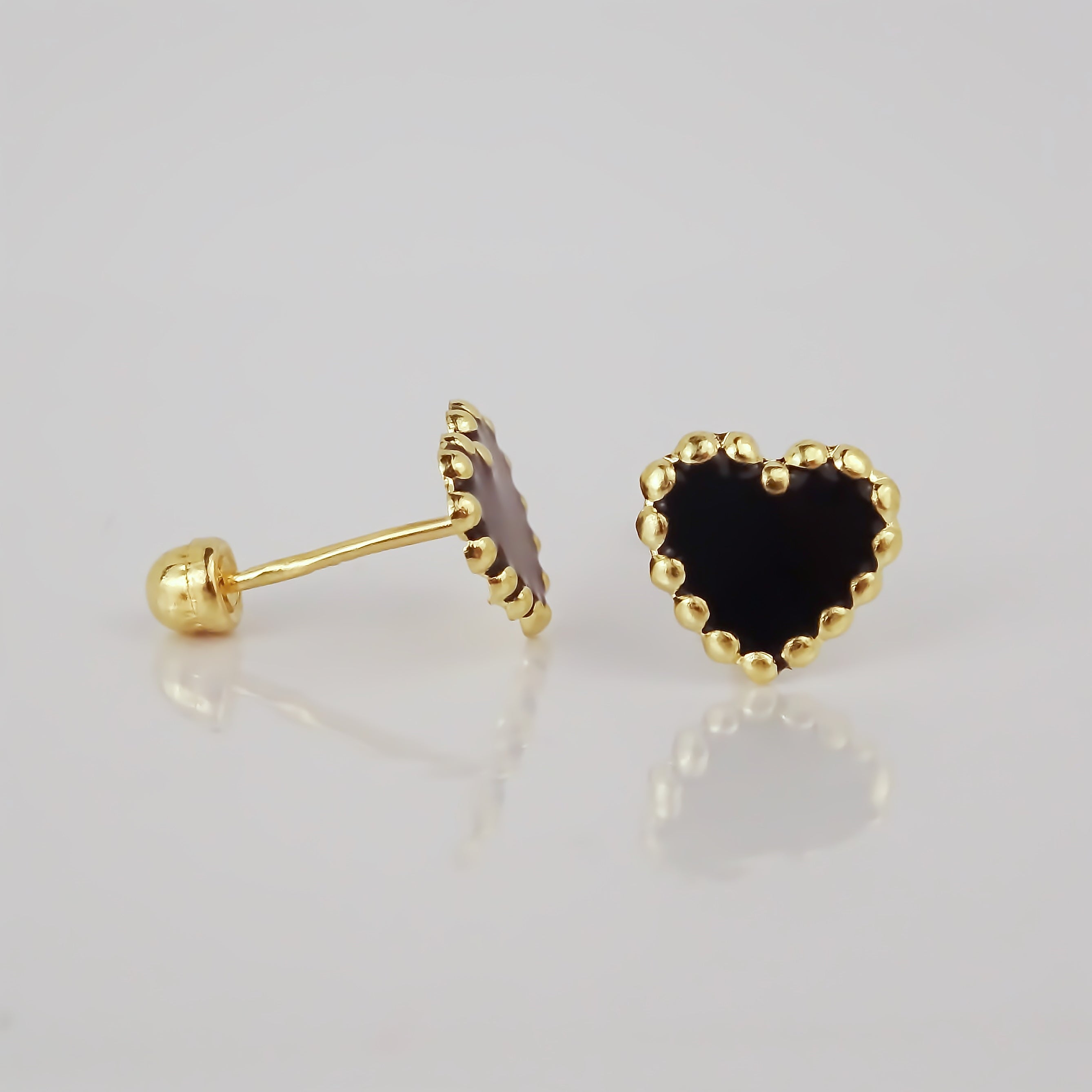 Amor Eterno - Broqueles Corazón Esmaltado / Oro Sólido 10k / Negro