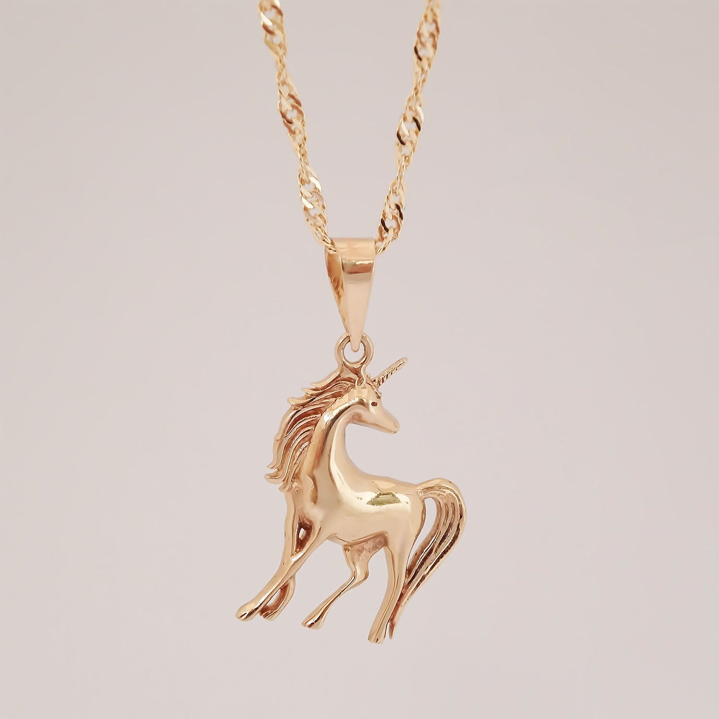 Amor Eterno - Dije Unicornio Elegante / Oro Sólido 10k