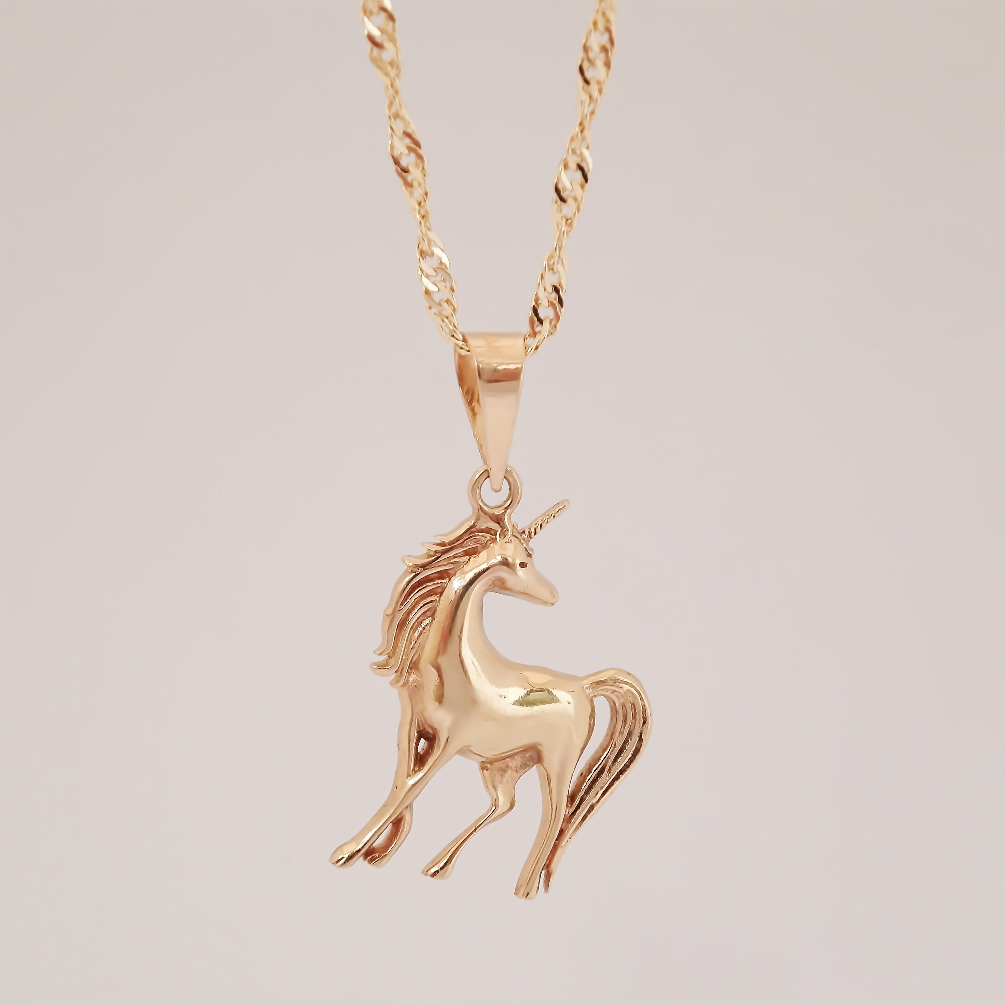 Amor Eterno - Dije Unicornio Elegante / Oro Sólido 10k