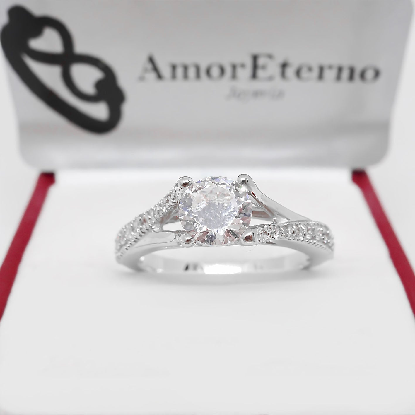 Amor Eterno - Anillo Victoria / Oro 10k Sólido / Blanco