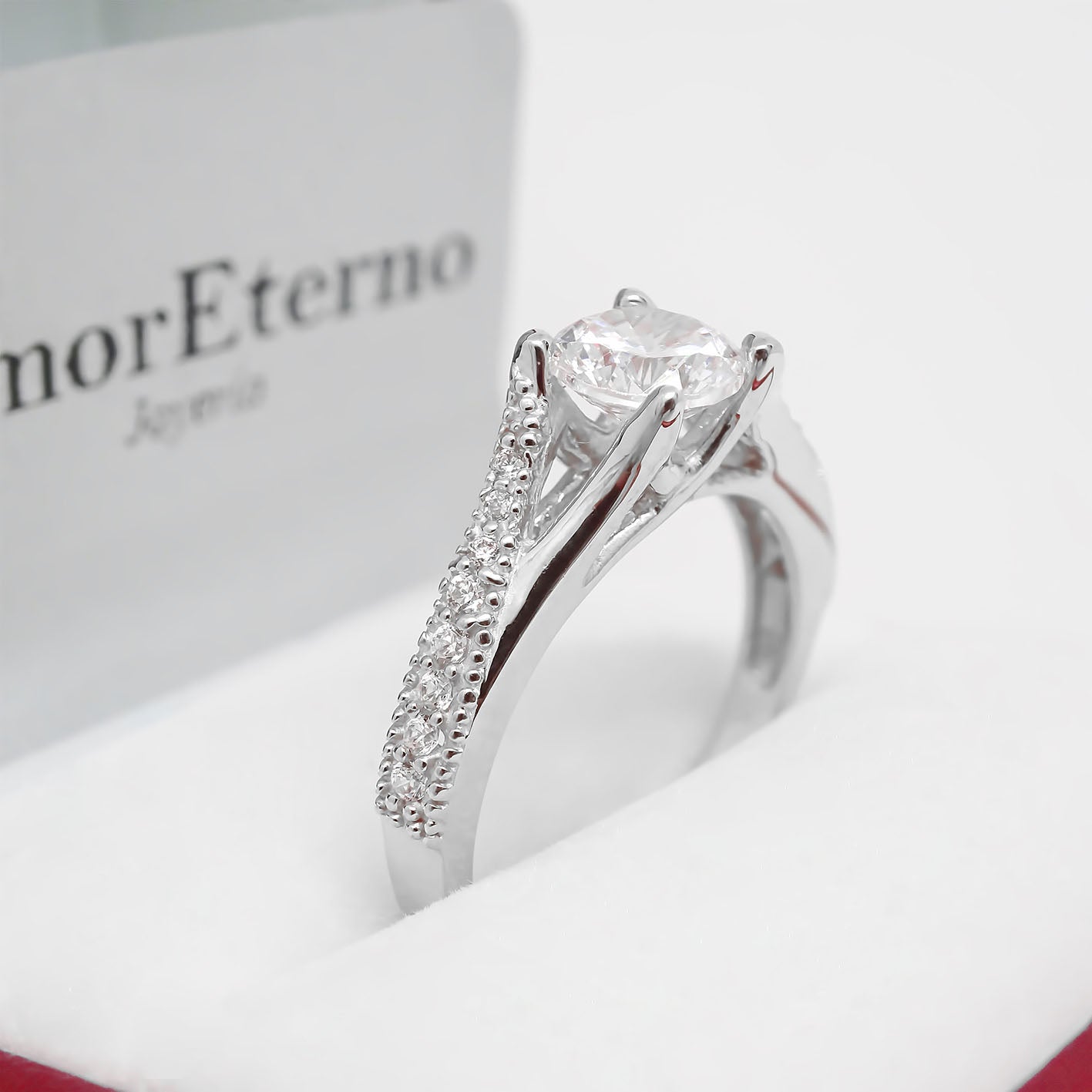 Amor Eterno - Anillo Victoria / Oro 10k Sólido / Blanco