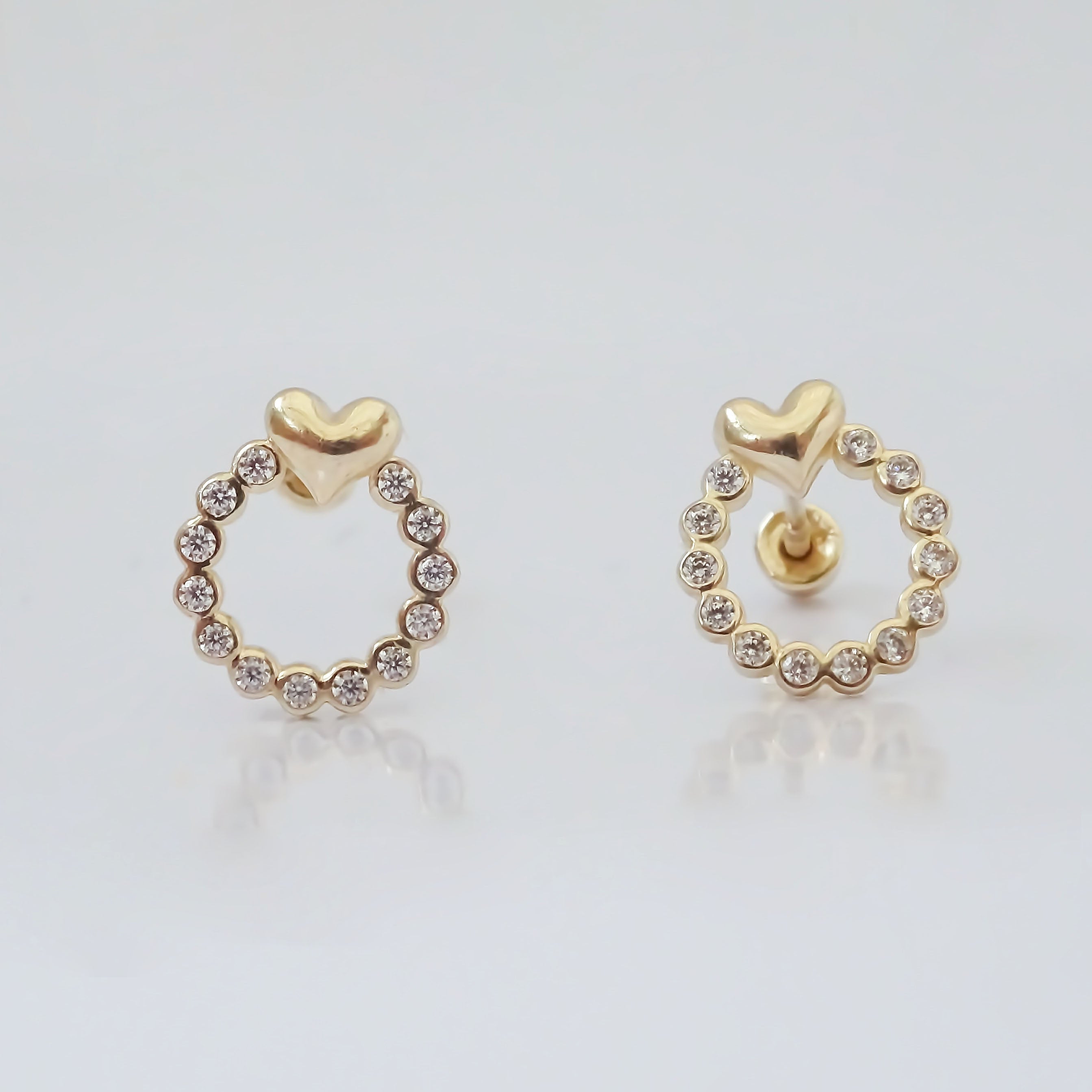 Amor Eterno - Broqueles Círculo Elegante Corazón / Oro 10k
