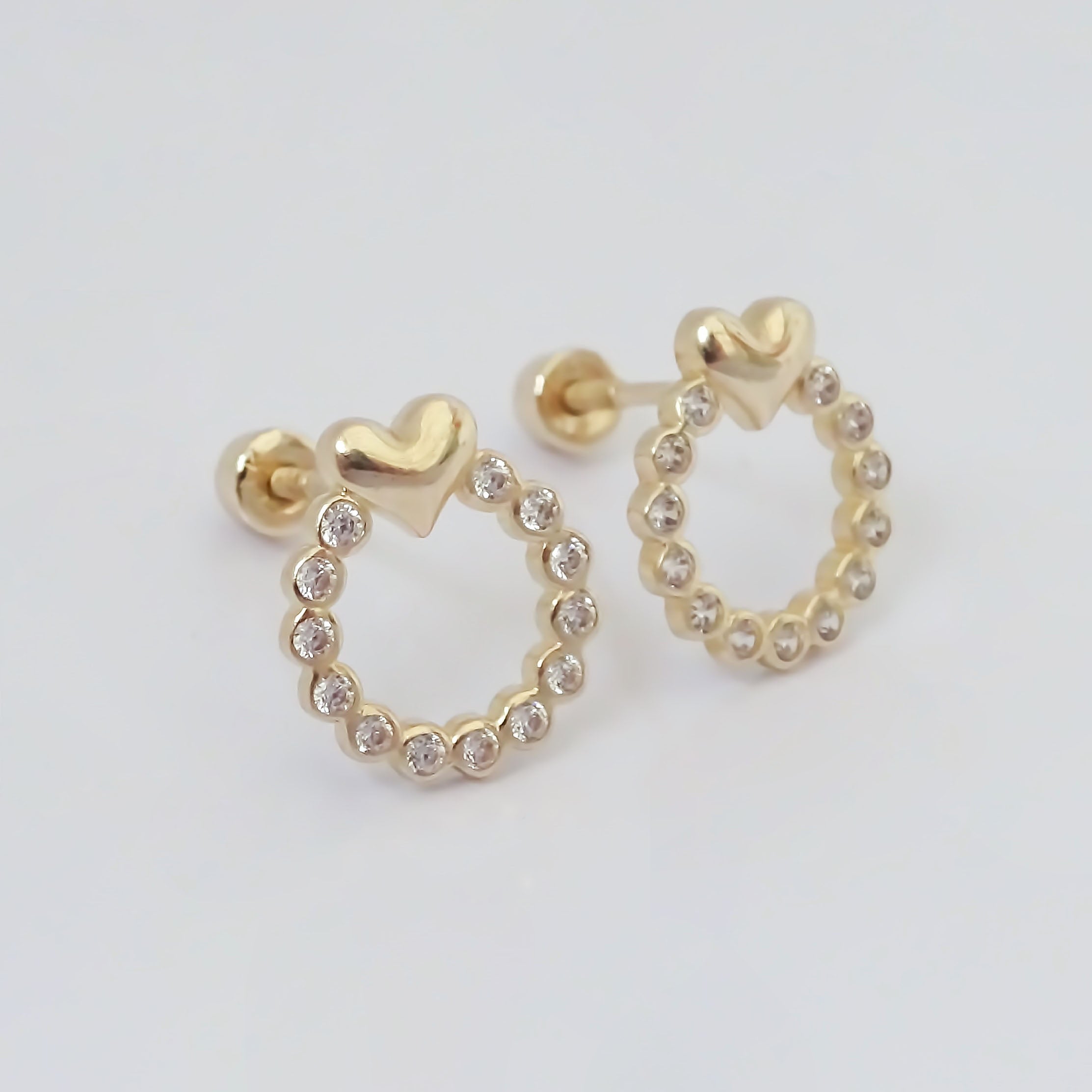 Amor Eterno - Broqueles Círculo Elegante Corazón / Oro 10k