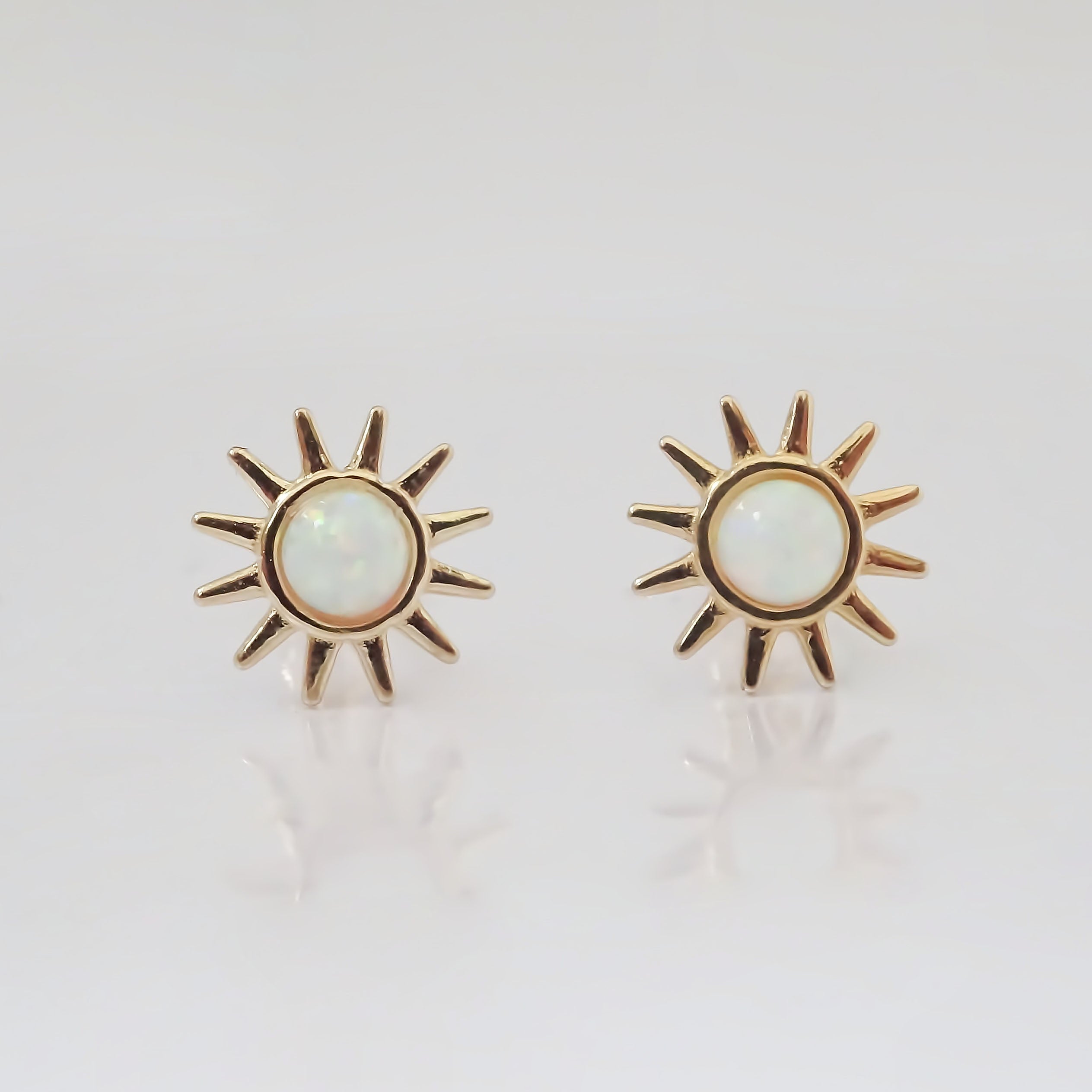 Amor Eterno - Broqueles Sol Ópalo Aretes / Oro 10k