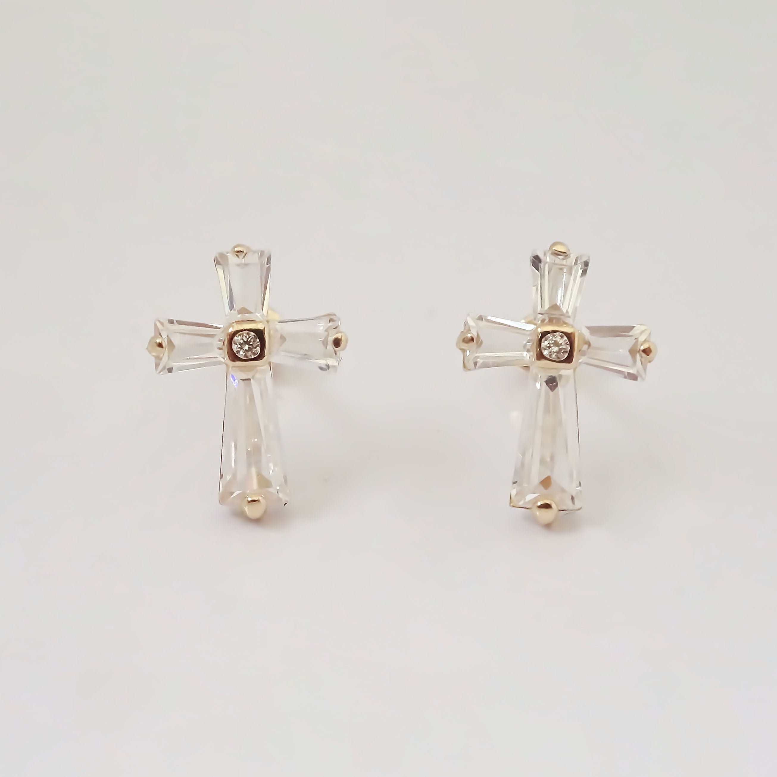 Amor Eterno - Broqueles Cruz Reflection Aretes / Oro 10k