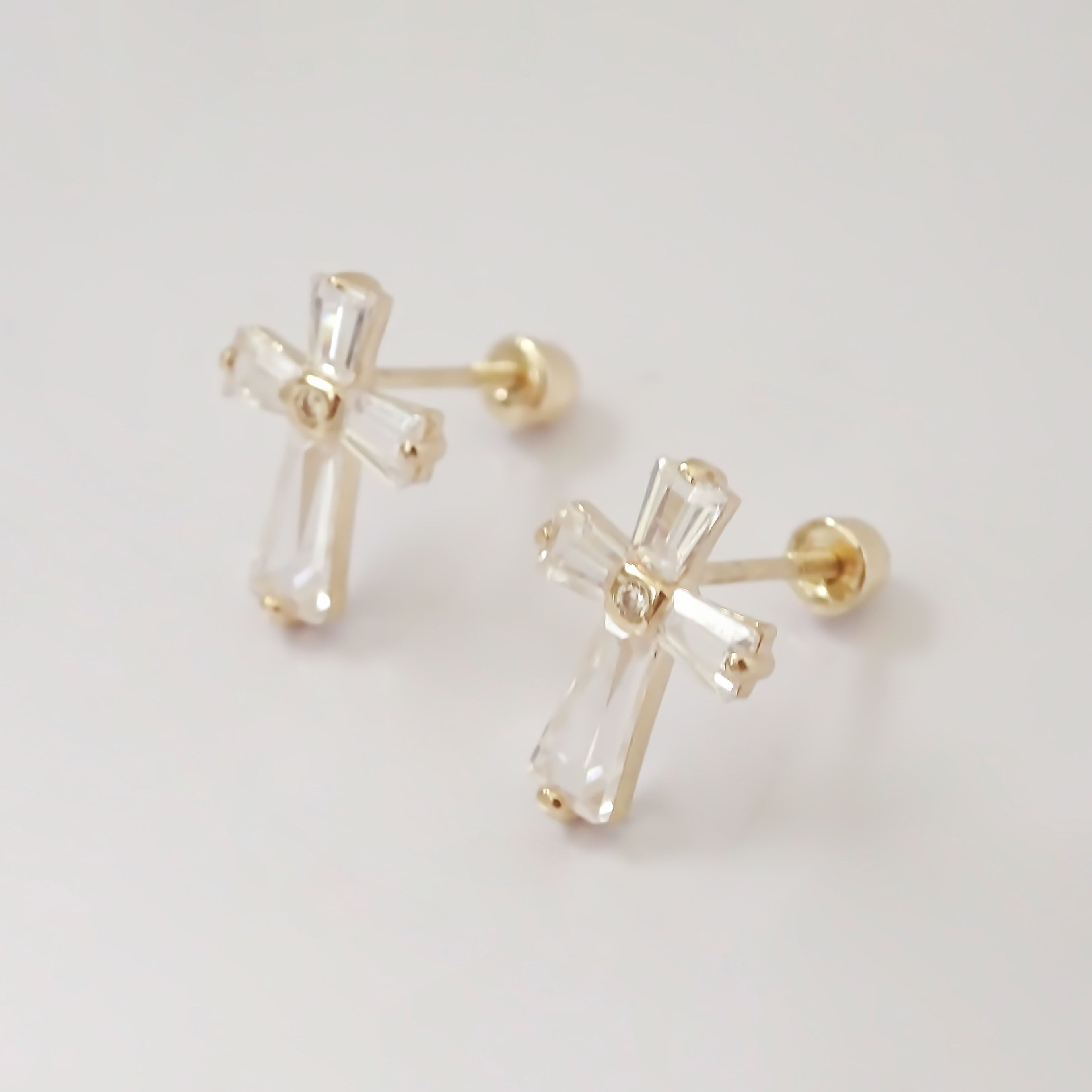 Amor Eterno - Broqueles Cruz Reflection Aretes / Oro 10k