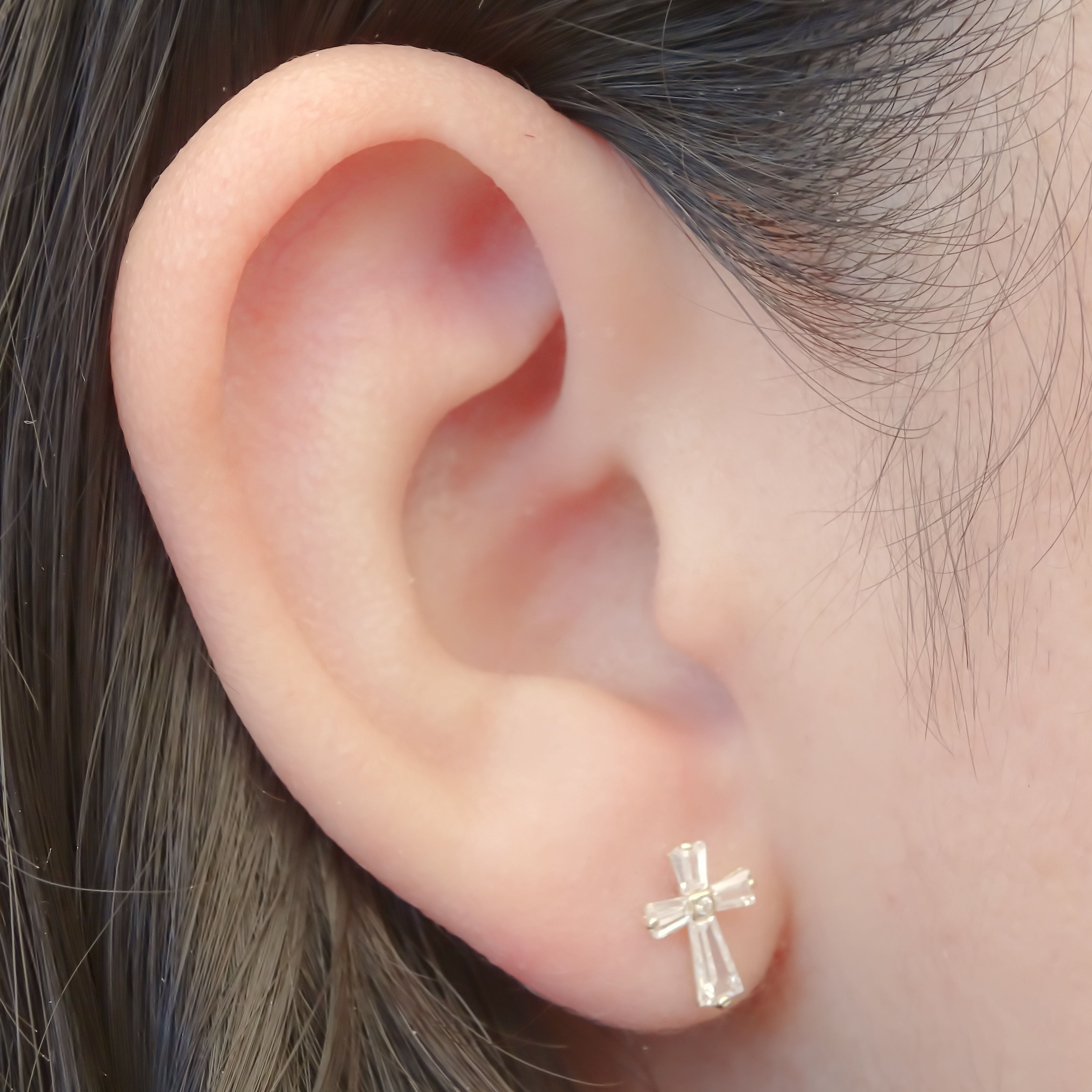 Amor Eterno - Broqueles Cruz Reflection Aretes / Oro 10k
