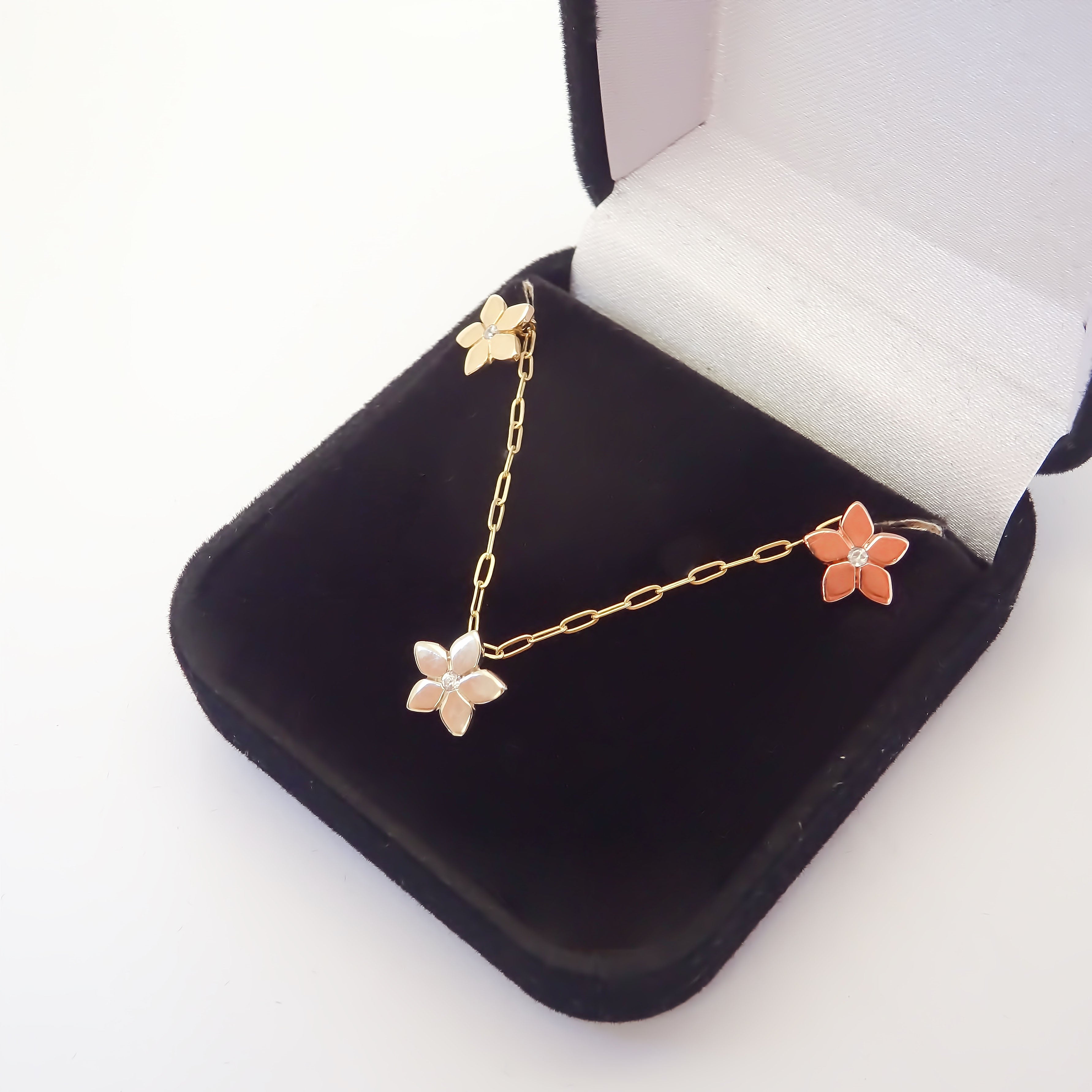 Amor Eterno - Gargantilla Flores 3 Oros / Oro Sólido 10k