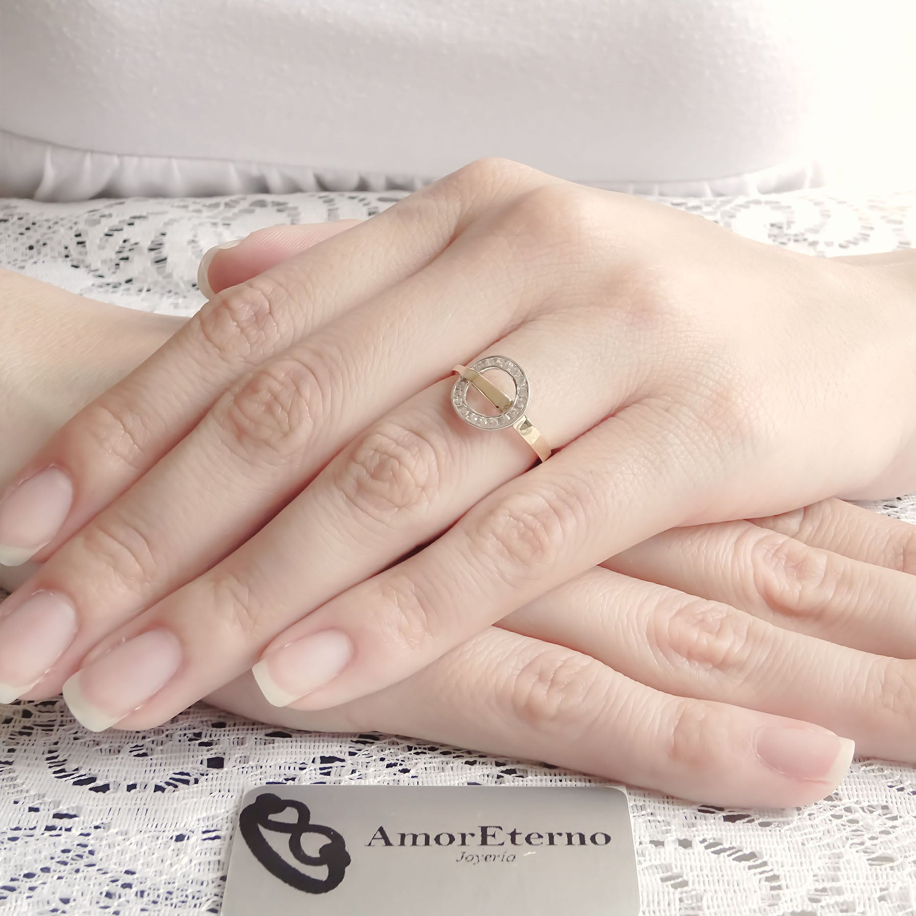 Amor Eterno - Anillo Orbit / Oro 10k Sólido