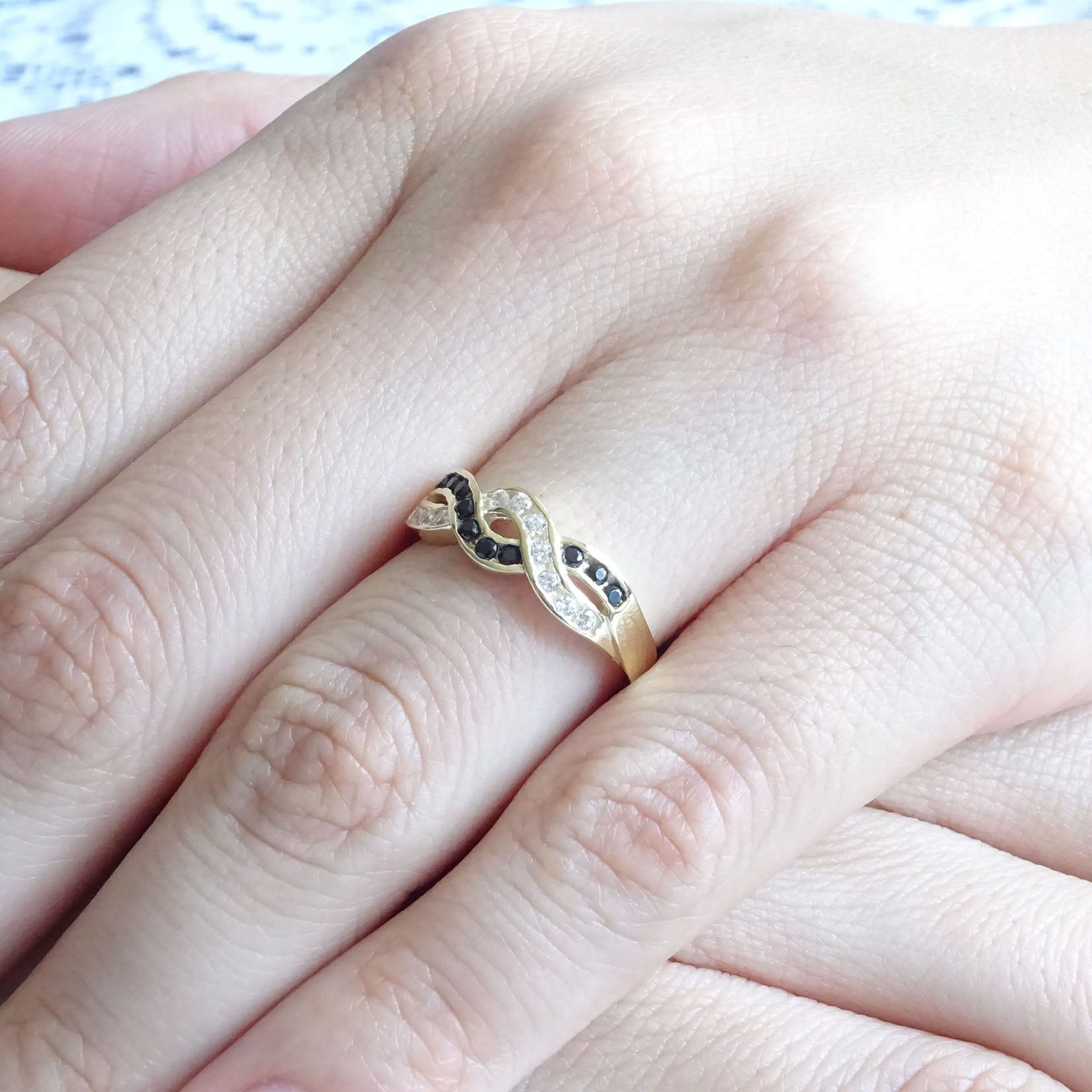 Amor Eterno - Anillo Nogal - Oro Sólido 10k / Dominó