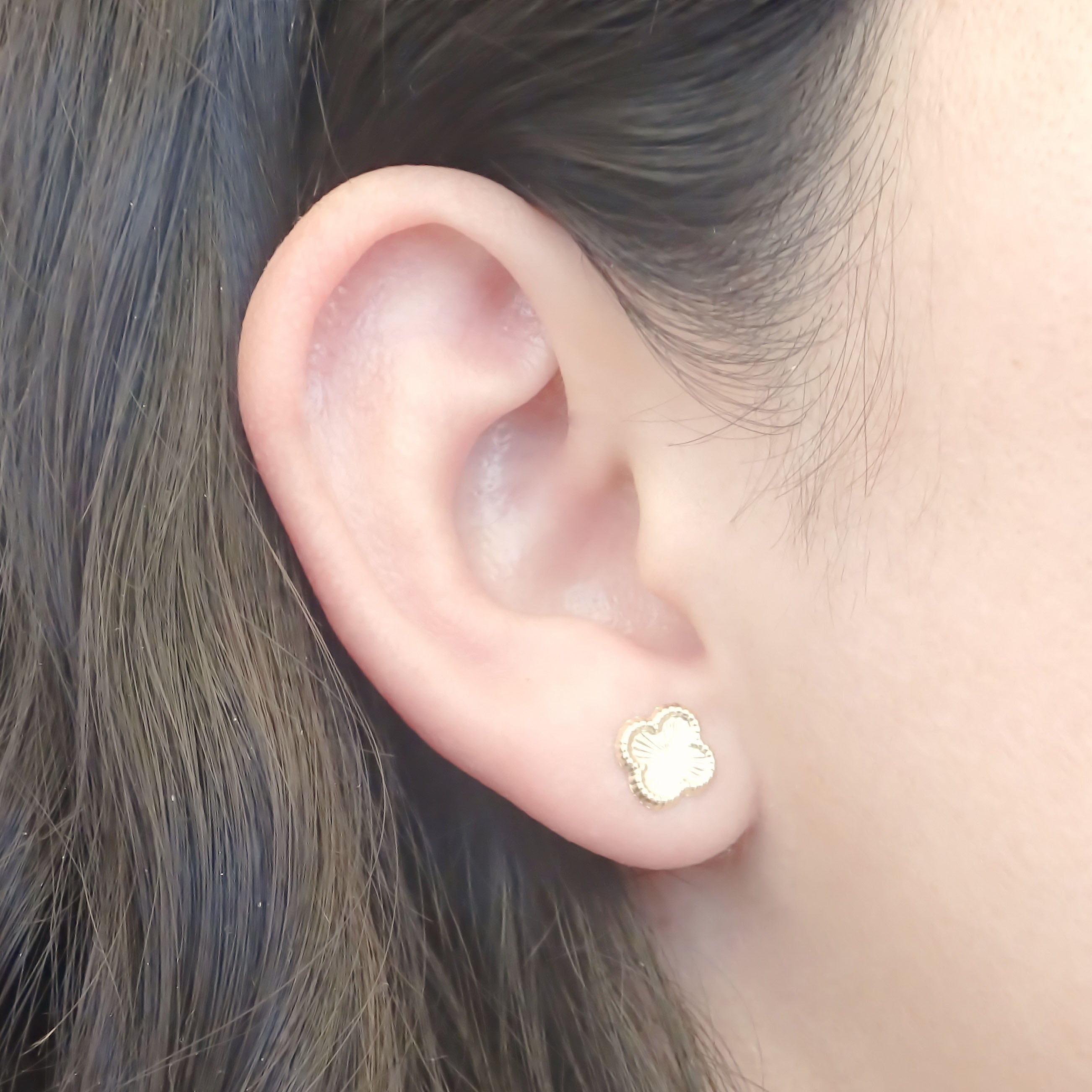 Amor Eterno - Broqueles Trébol Facetado / Oro Sólido 10k