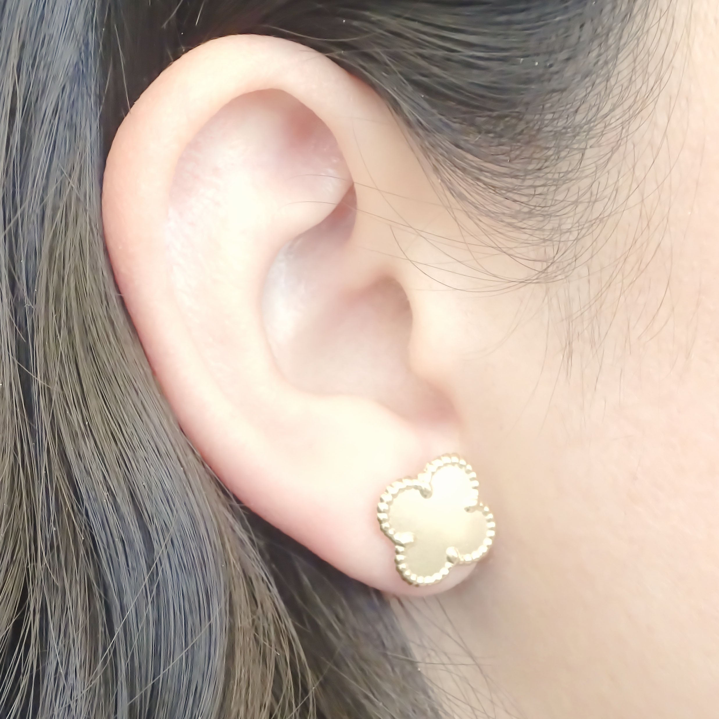 Amor Eterno - Broqueles Trébol Mate / Oro Sólido 10k