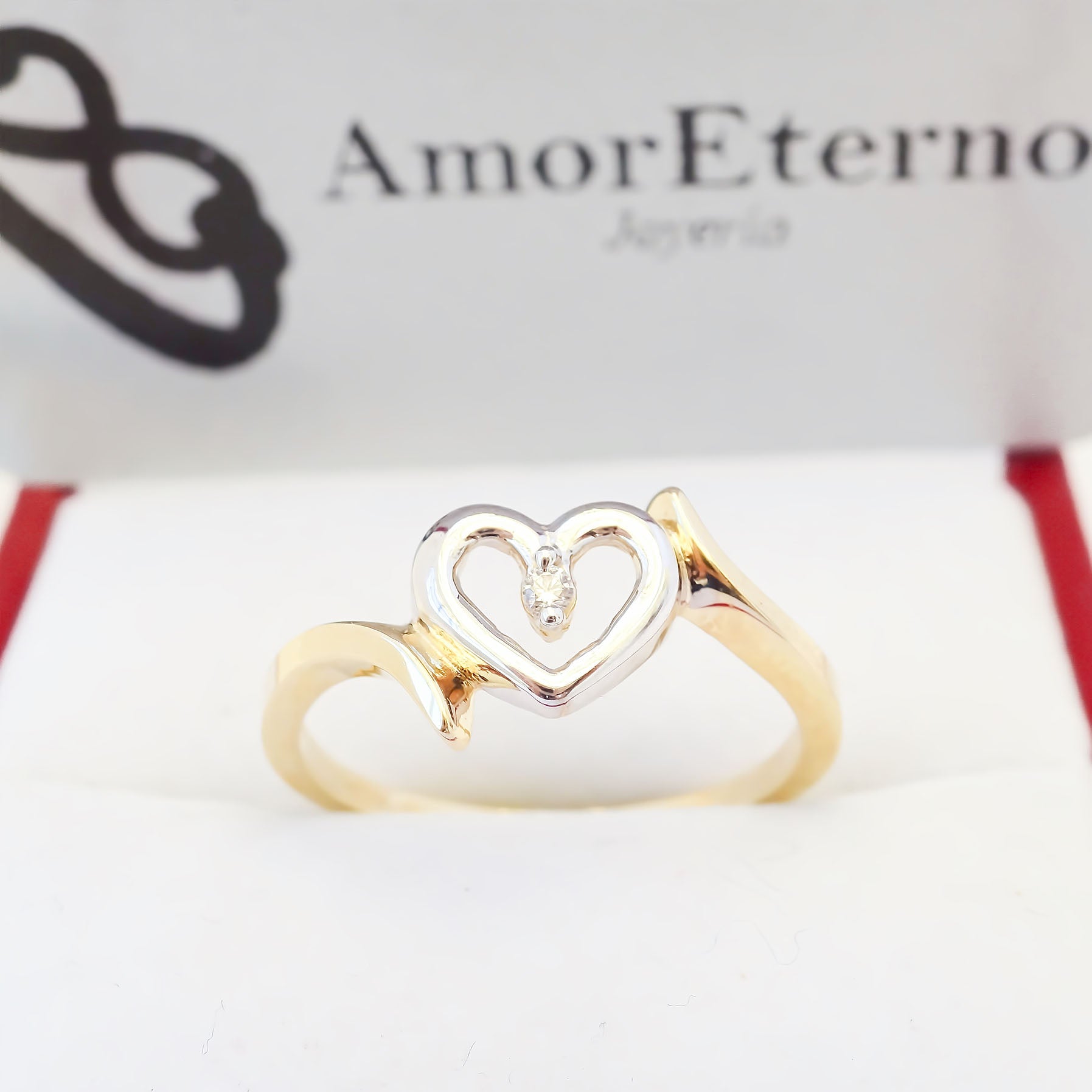 Amor Eterno - Anillo Corazón Diamante / Oro 10k Sólido