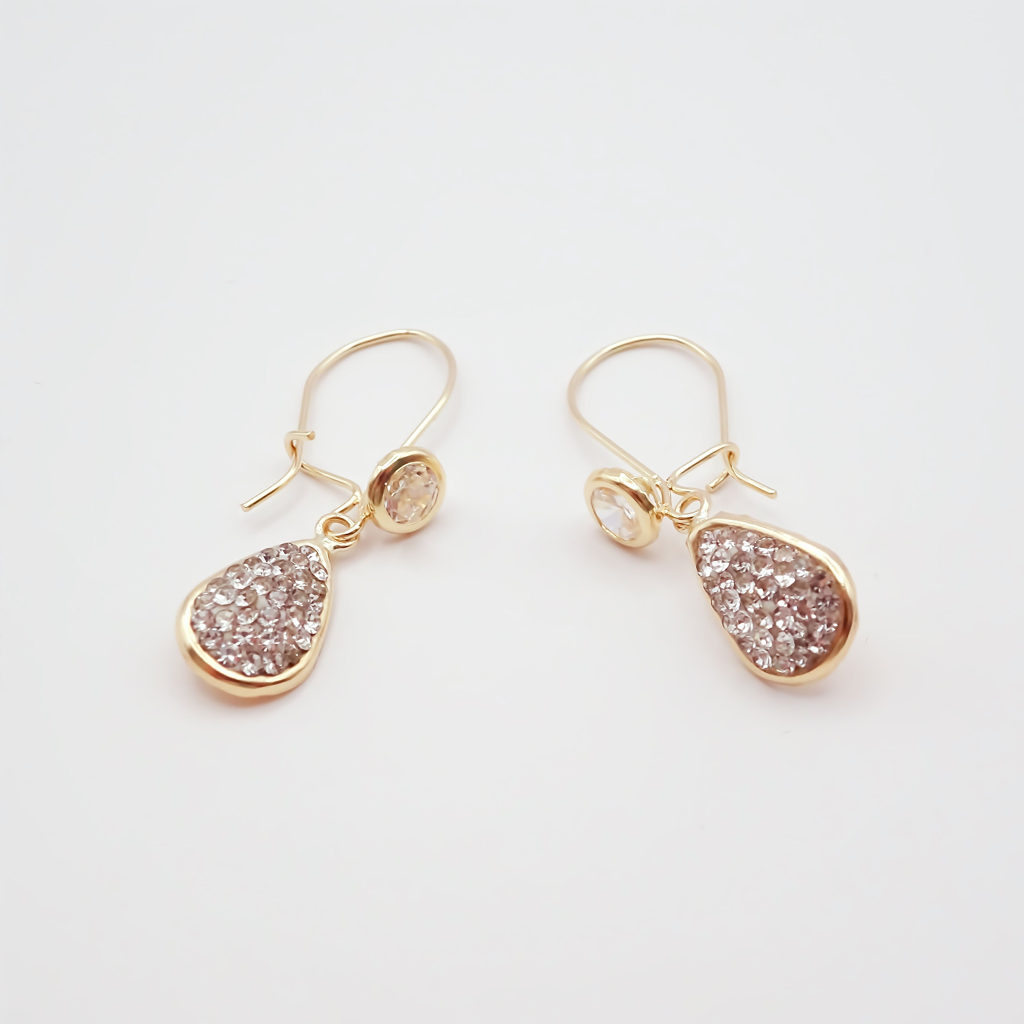 Amor Eterno - Broqueles Arillo Gota Tapiz / Oro Sólido 10k