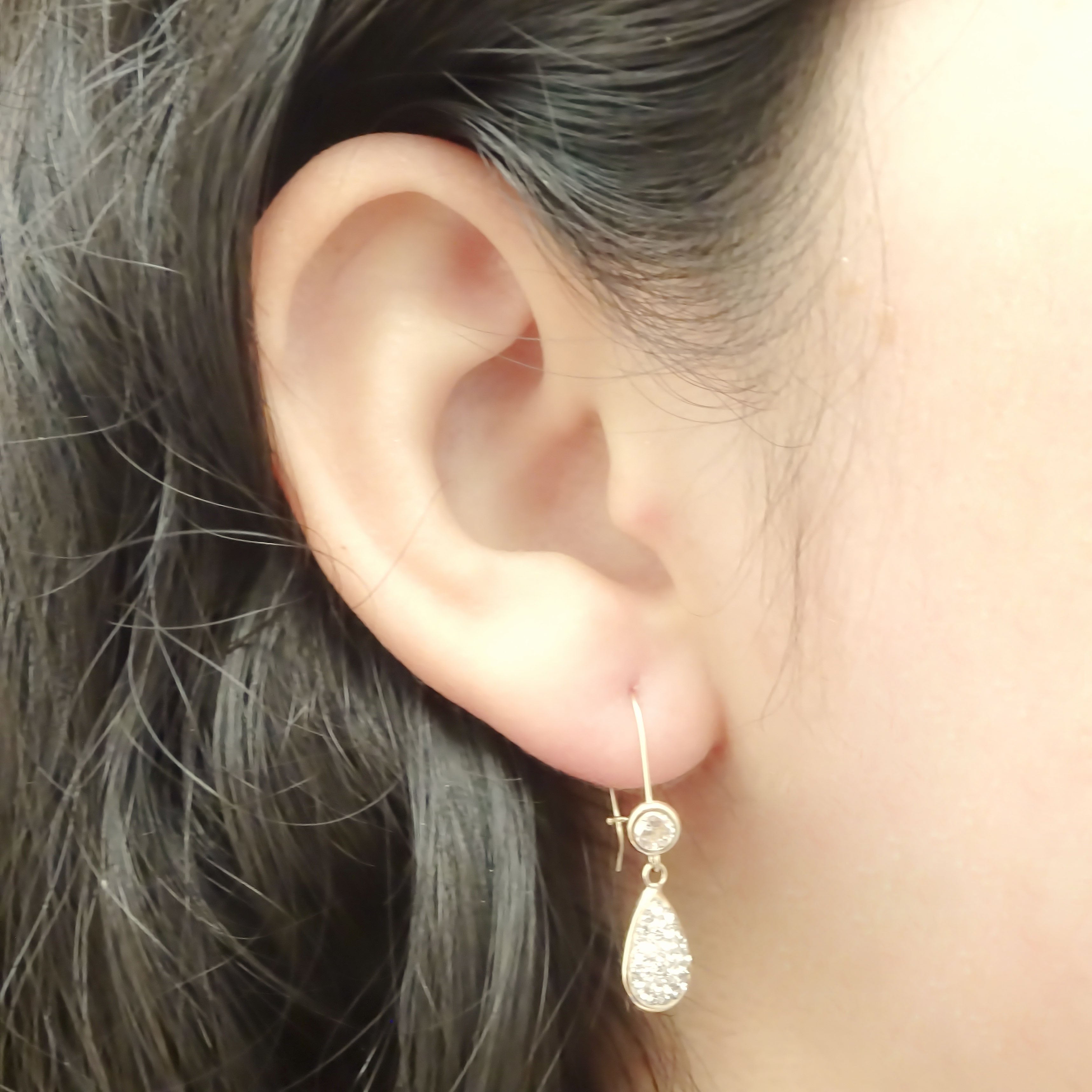 Amor Eterno - Broqueles Arillo Gota Tapiz / Oro Sólido 10k