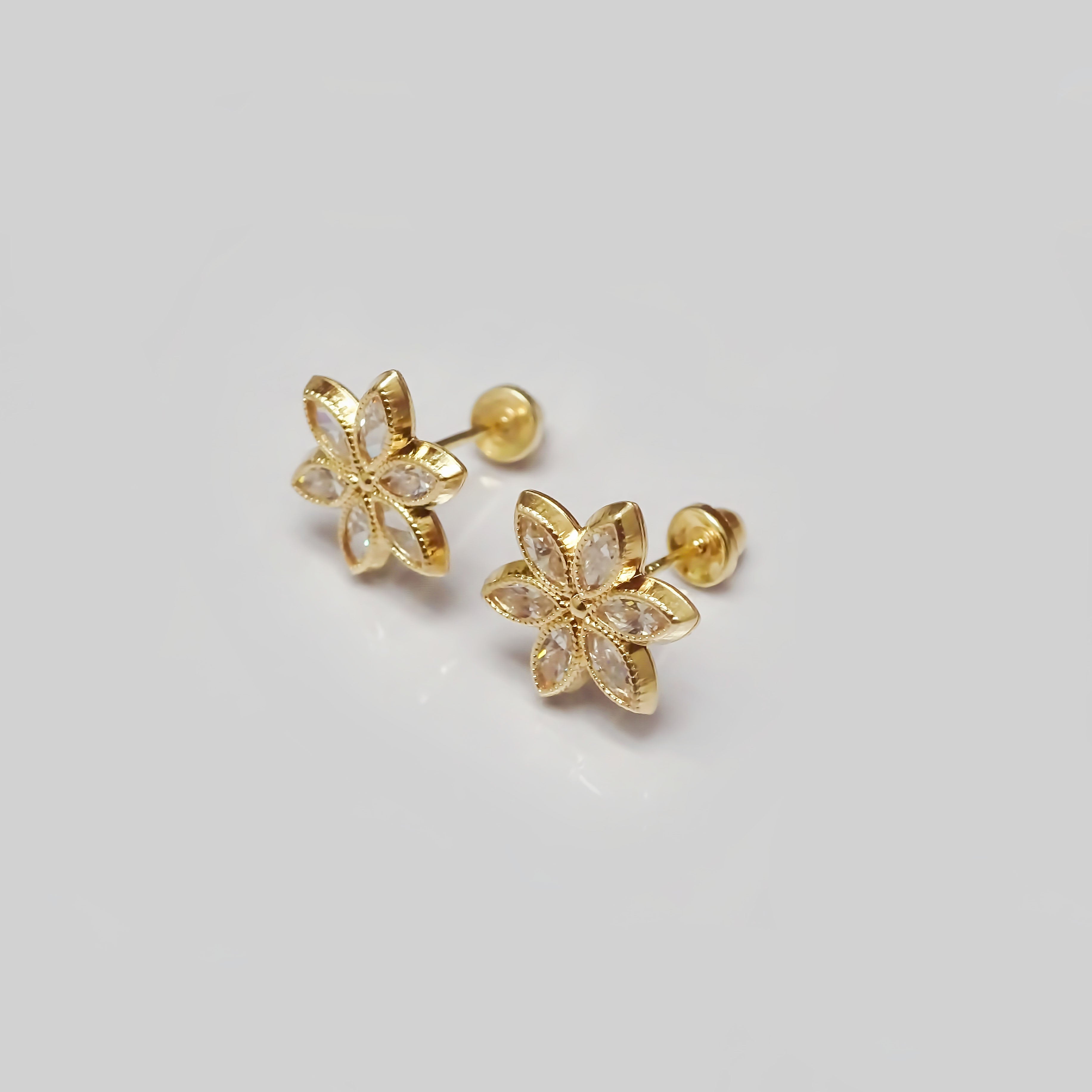 Amor Eterno - Broqueles Flor Eve / Aretes Oro 10k