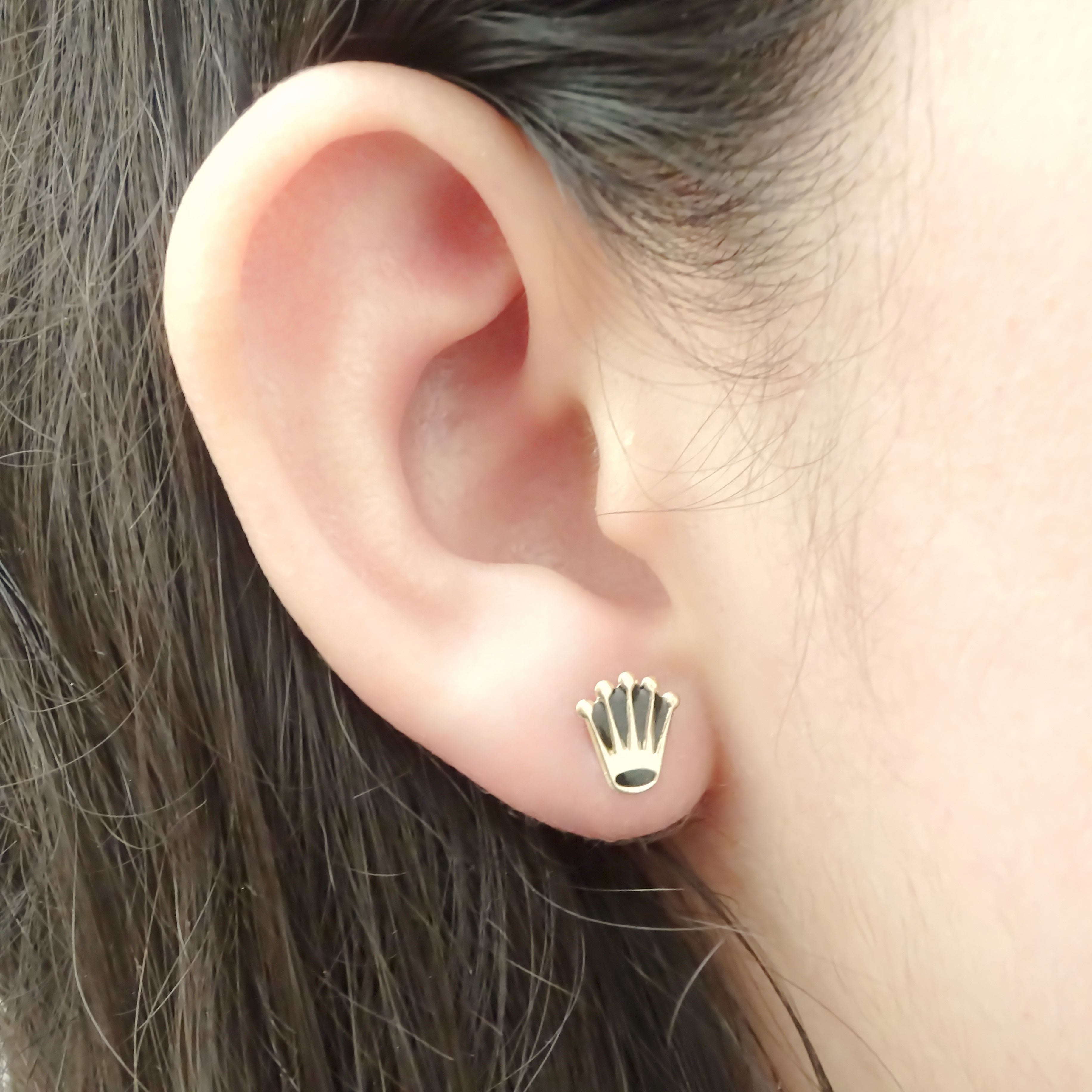 Amor Eterno - Broqueles Corona Esmaltada / Aretes / Oro 10k