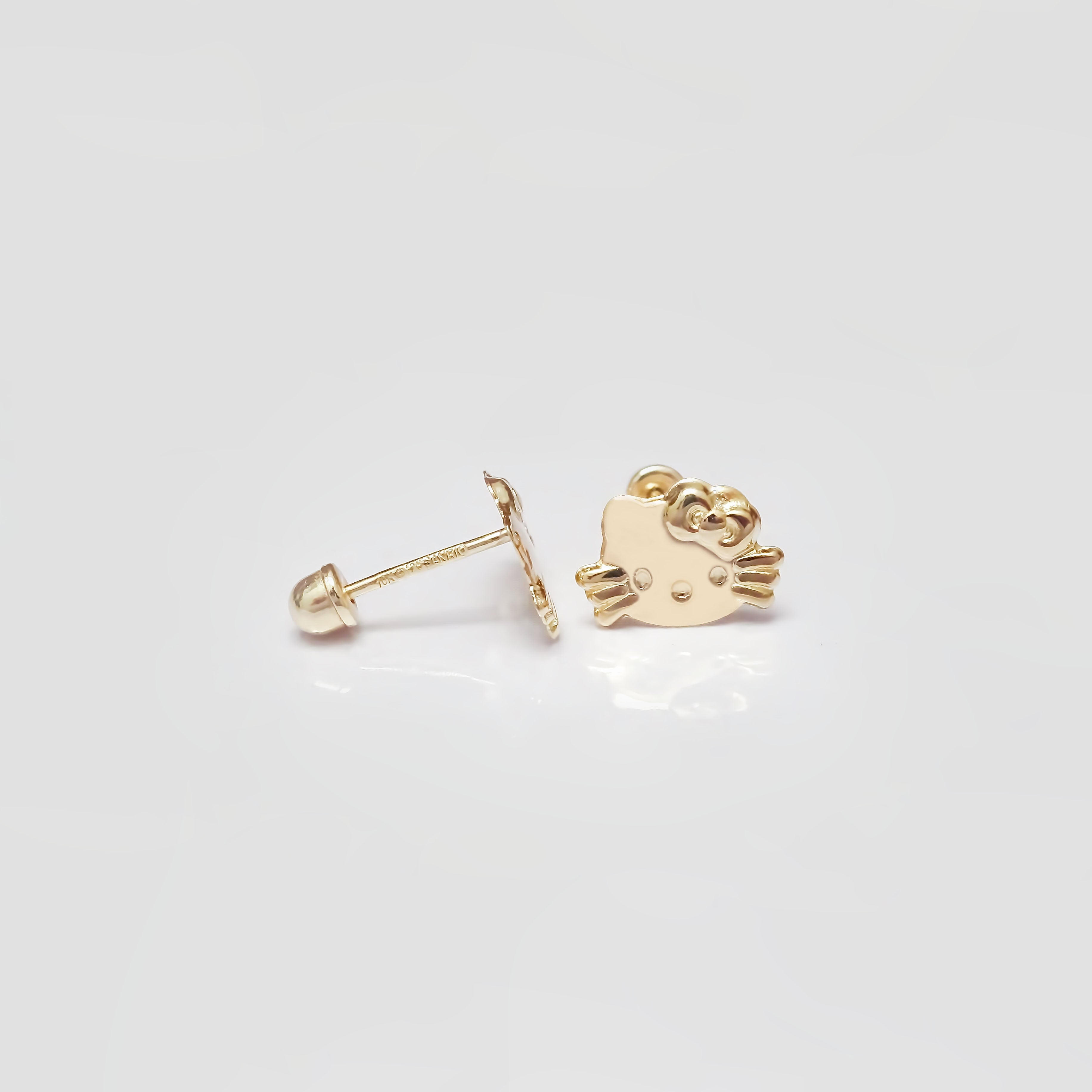 Amor Eterno - Broqueles Kitty Carita Botón / Aretes Oro 10k