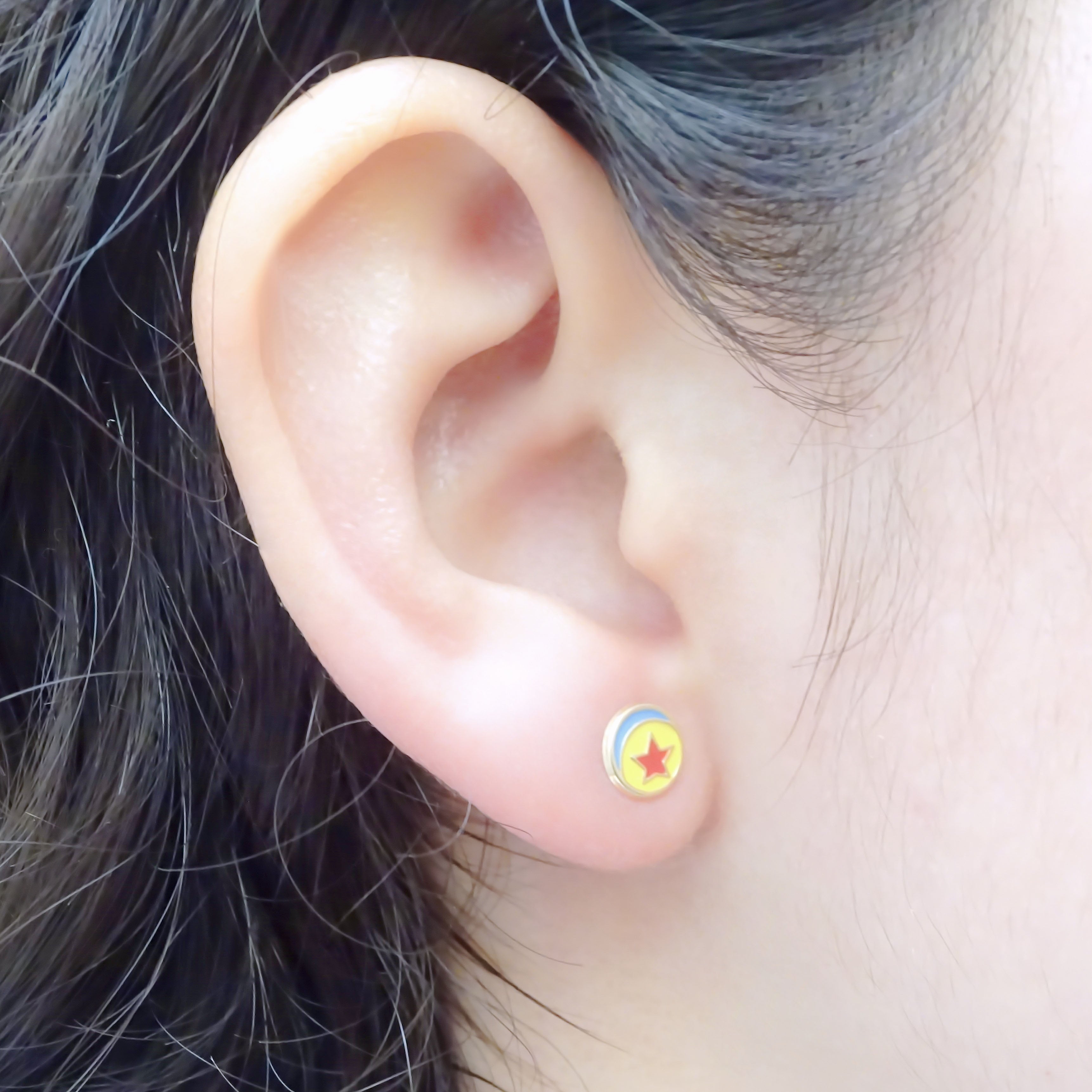 Amor Eterno - Broqueles Pelota Pixar / Aretes Oro 10k