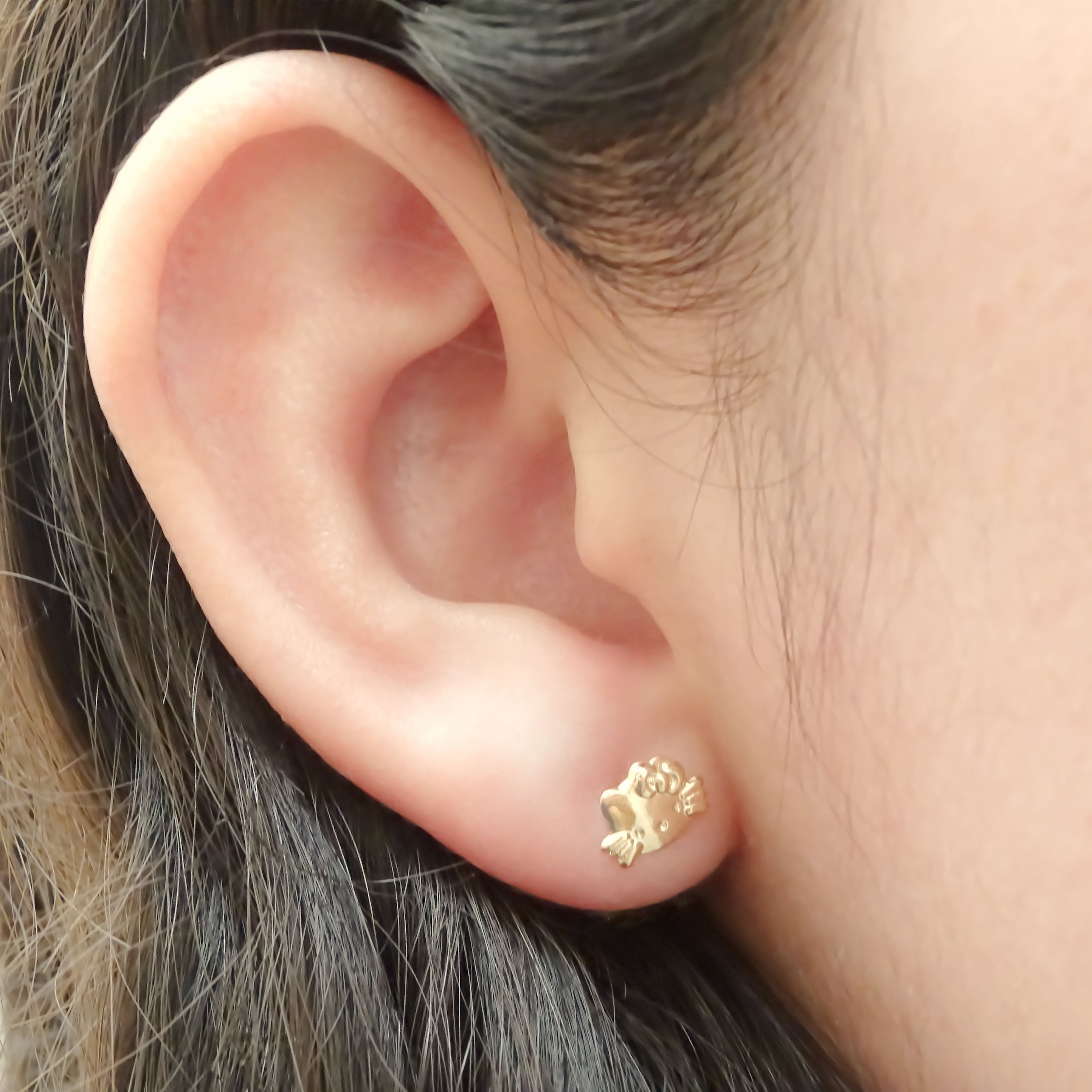 Amor Eterno - Broqueles Kitty Carita Botón / Aretes Oro 10k