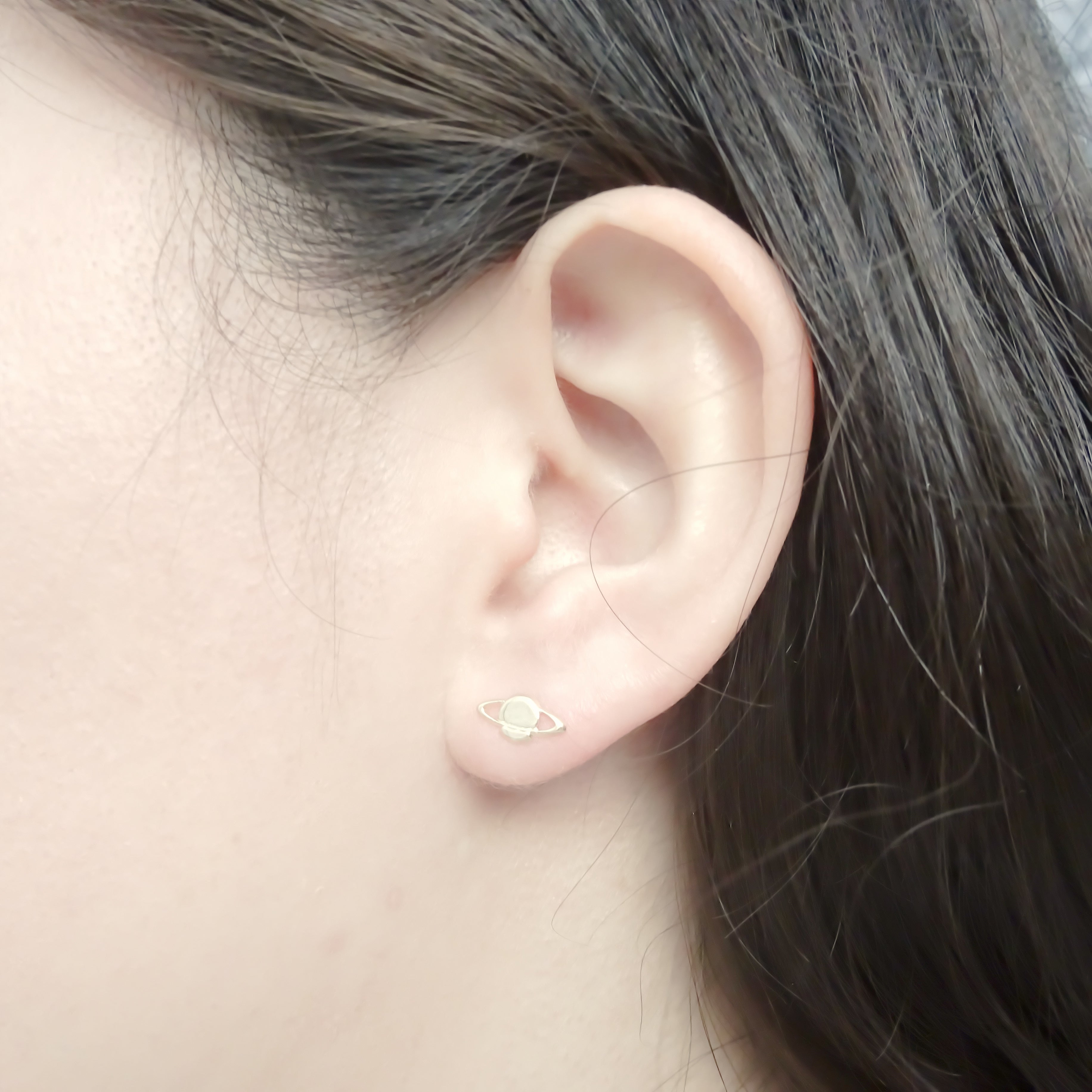 Amor Eterno - Broqueles / Saturno Planeta / Aretes / Oro 10k