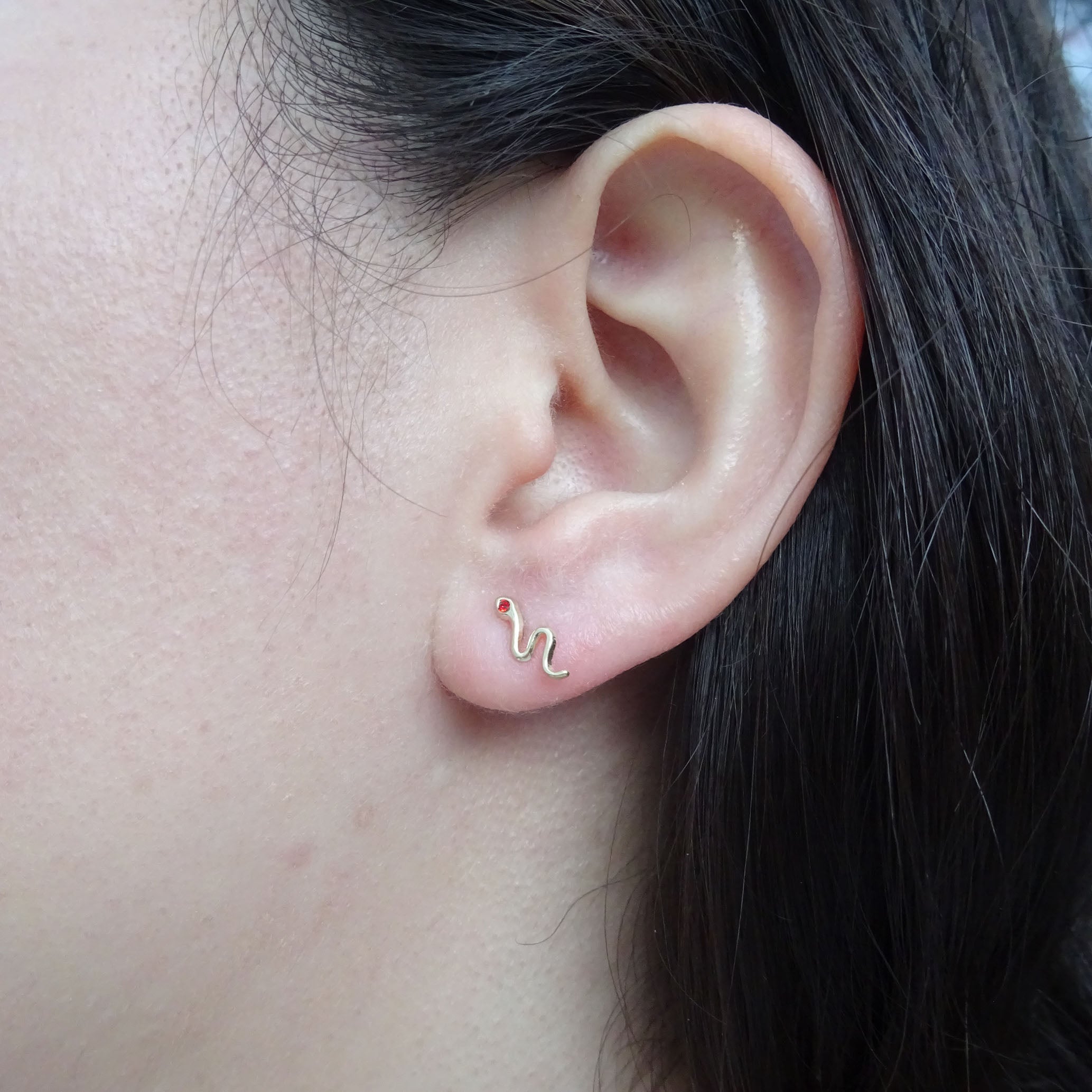 Amor Eterno - Broqueles Serpiente Vibora / Aretes / Oro 10k / Rojo