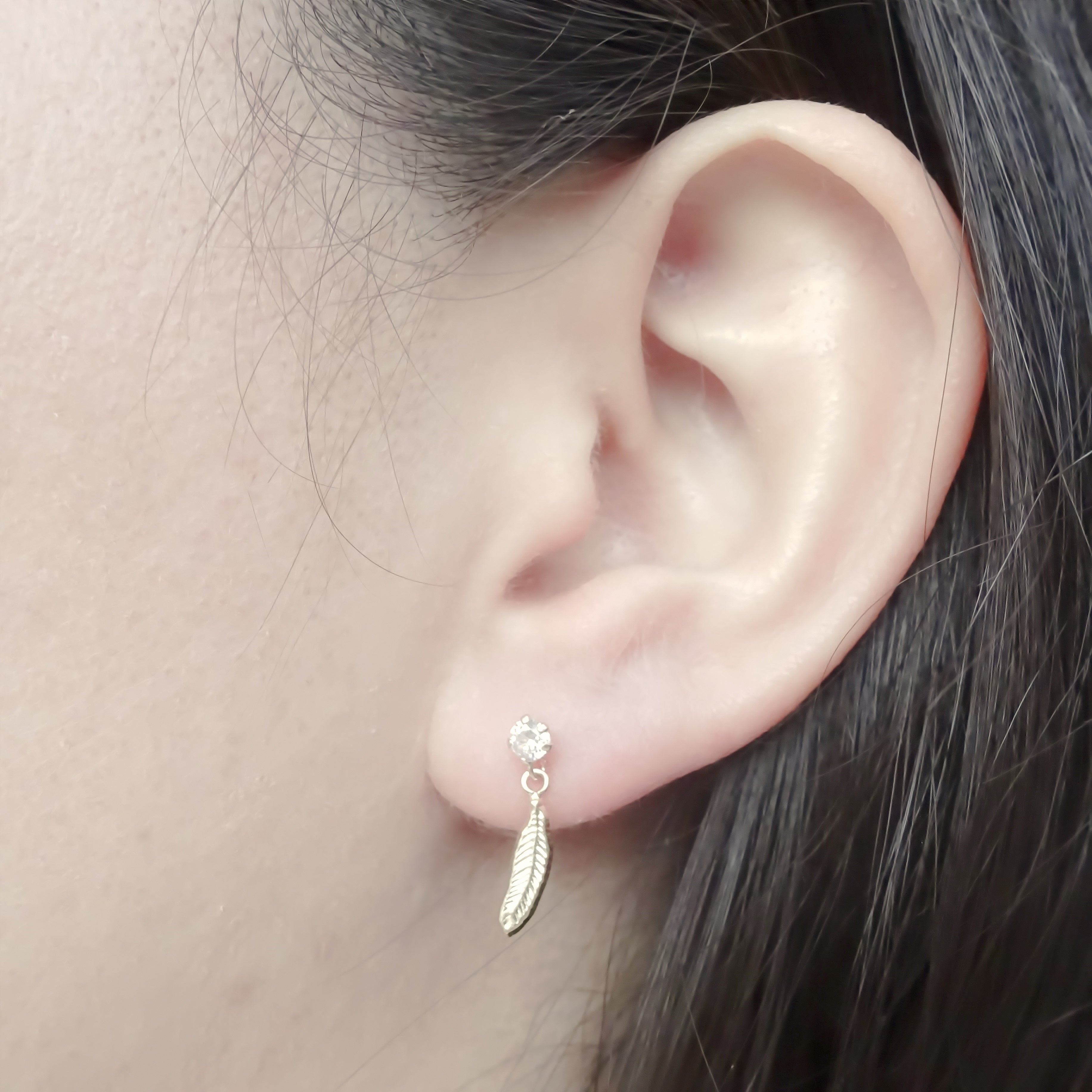 Amor Eterno - Broqueles Pluma Atrapasueño / Aretes / Oro 10k