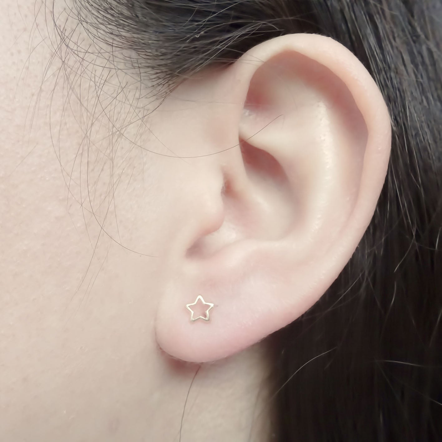 Amor Eterno - Broqueles Estrella Silueta / Aretes / Oro 10k