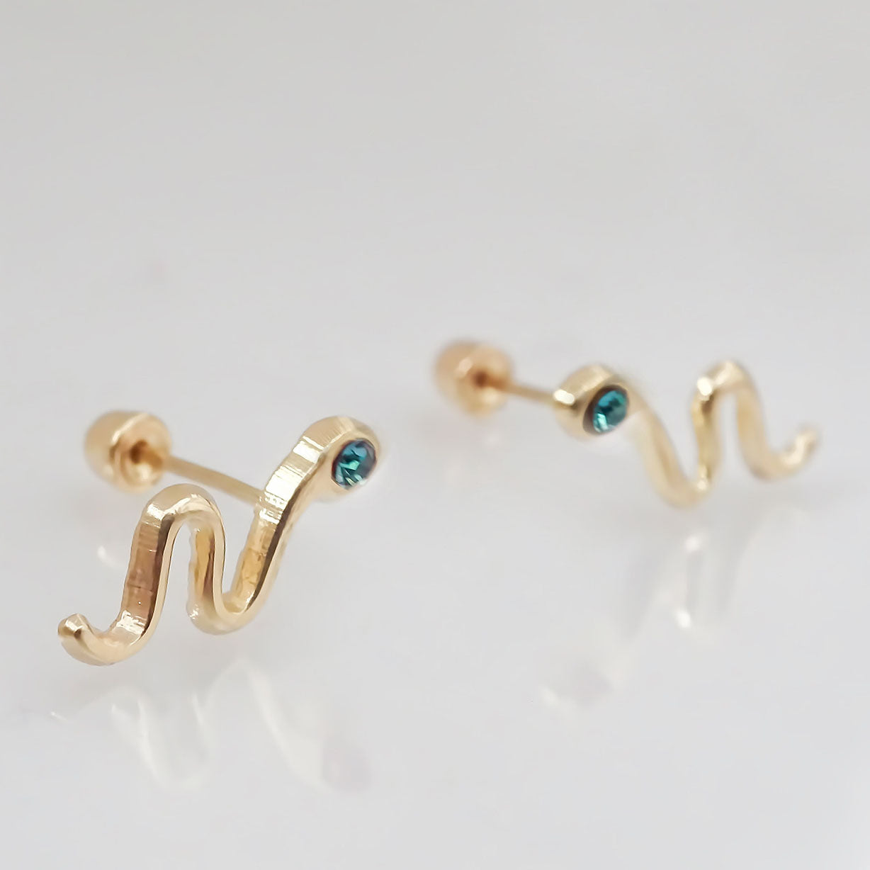 Amor Eterno - Broqueles Serpiente Vibora / Aretes / Oro 10k / Verde