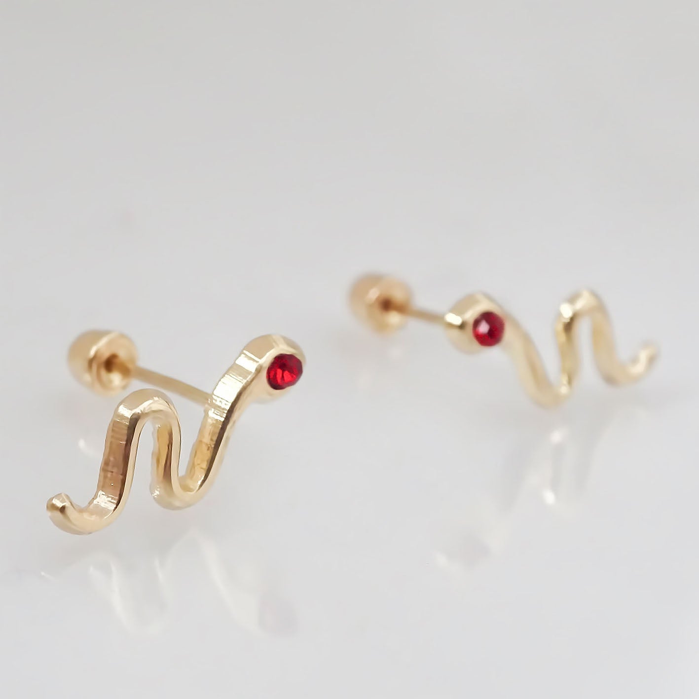 Amor Eterno - Broqueles Serpiente Vibora / Aretes / Oro 10k / Rojo