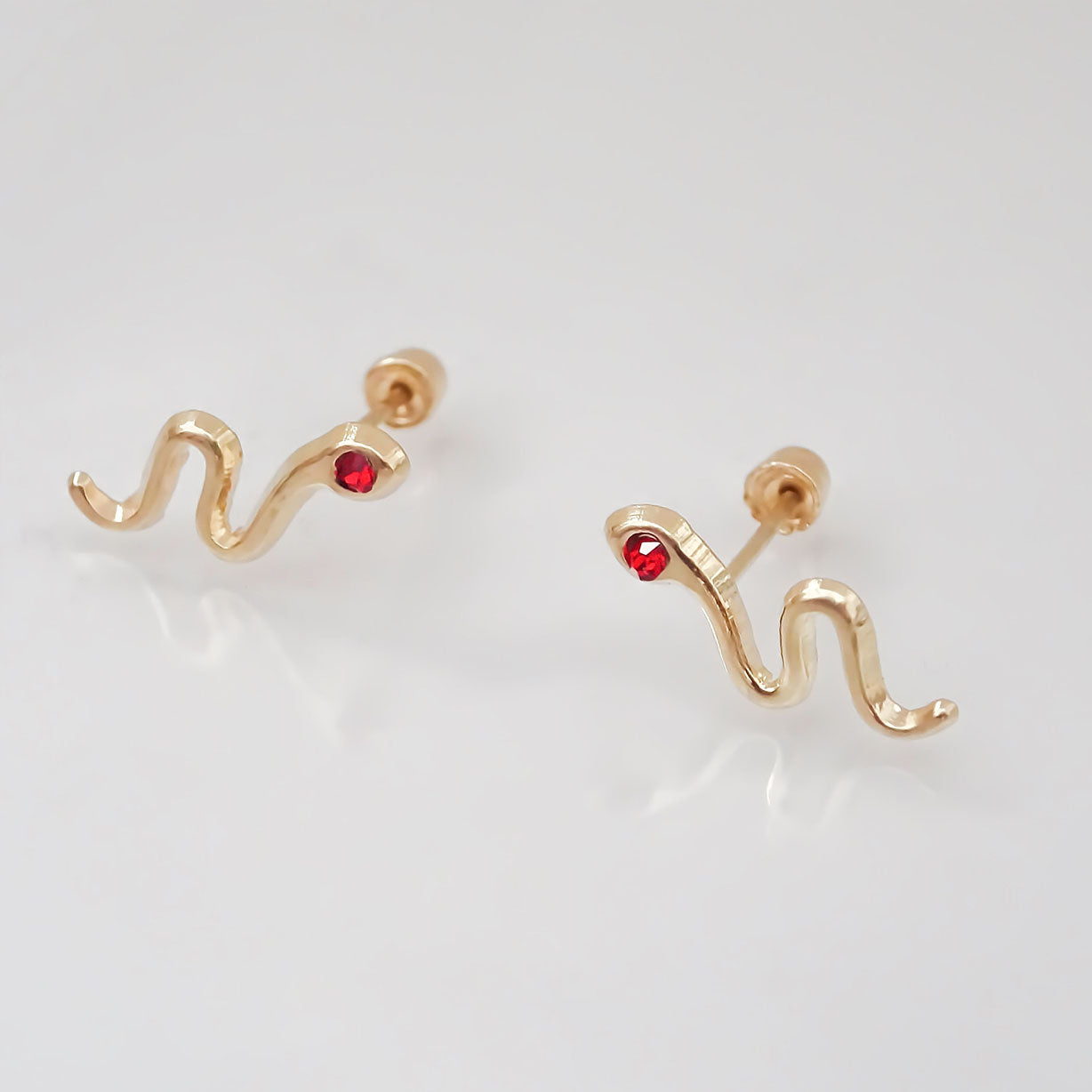 Amor Eterno - Broqueles Serpiente Vibora / Aretes / Oro 10k / Rojo