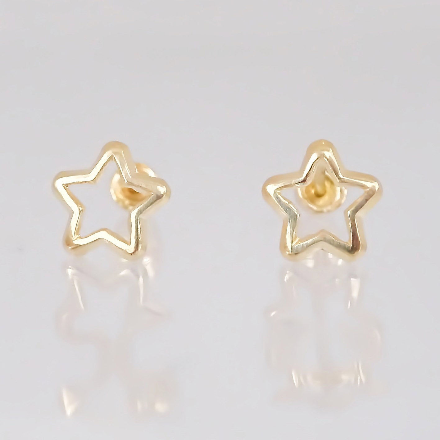 Amor Eterno - Broqueles Estrella Silueta / Aretes / Oro 10k