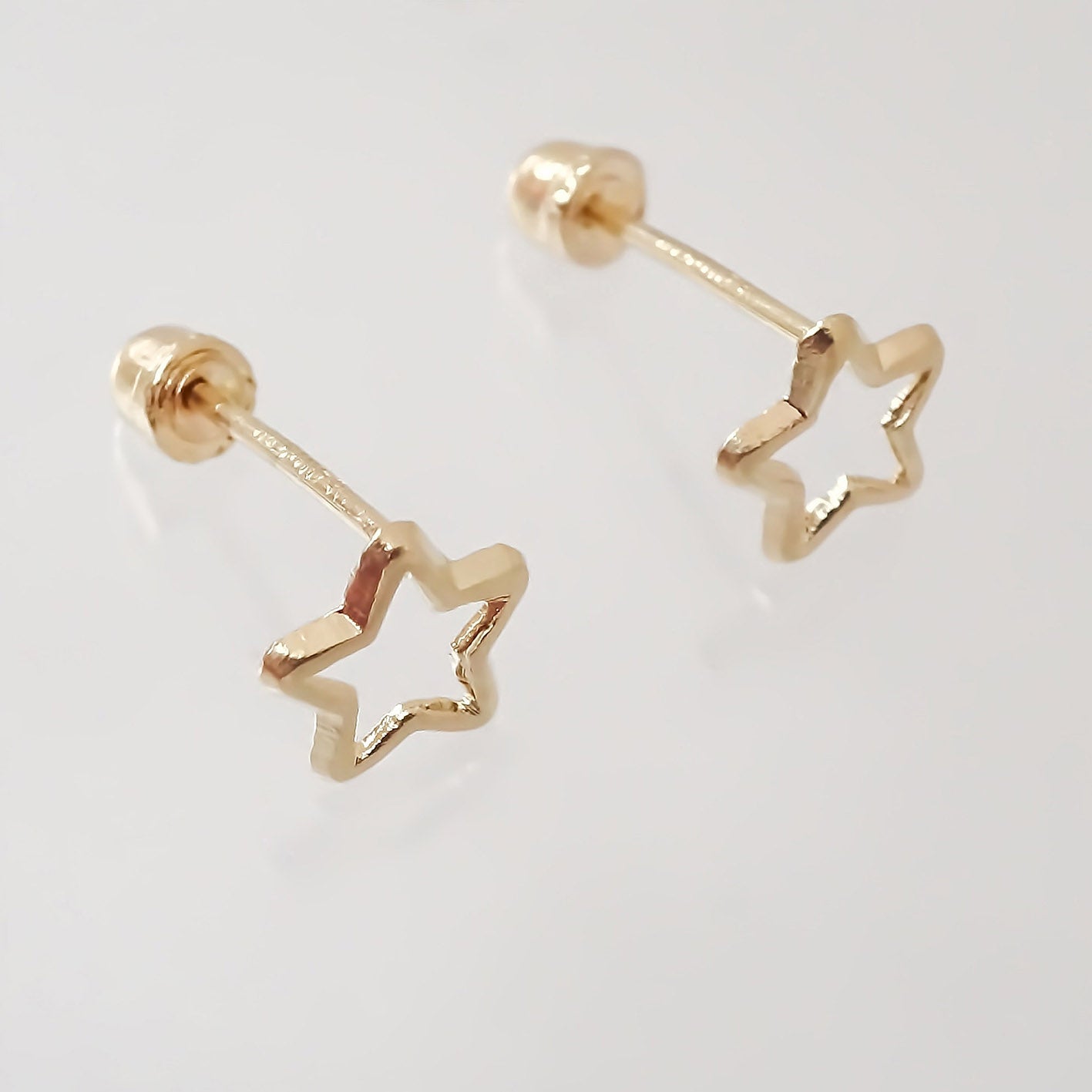 Amor Eterno - Broqueles Estrella Silueta / Aretes / Oro 10k