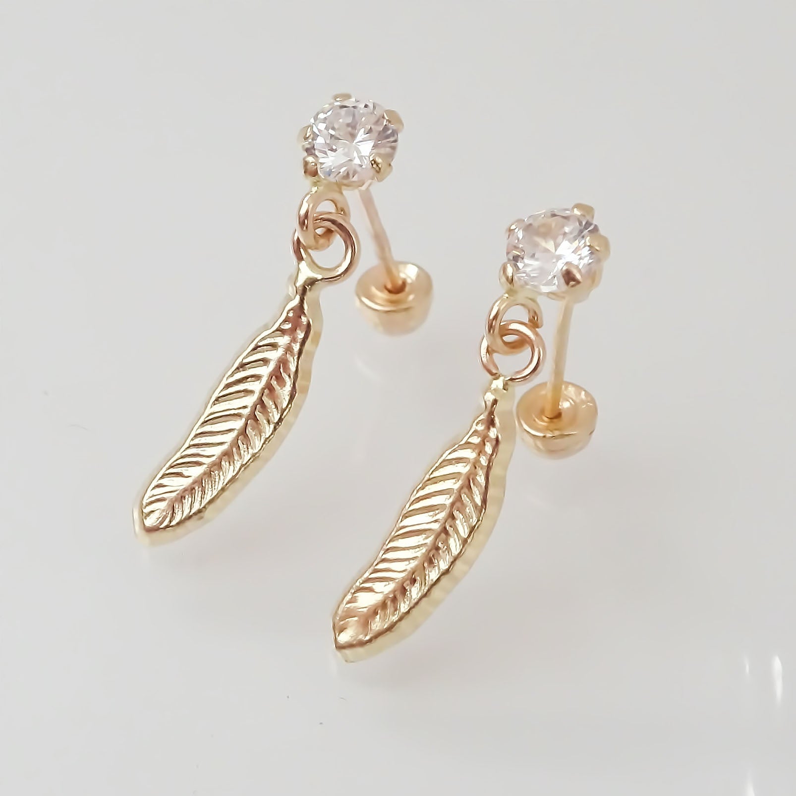 Amor Eterno - Broqueles Pluma Atrapasueño / Aretes / Oro 10k