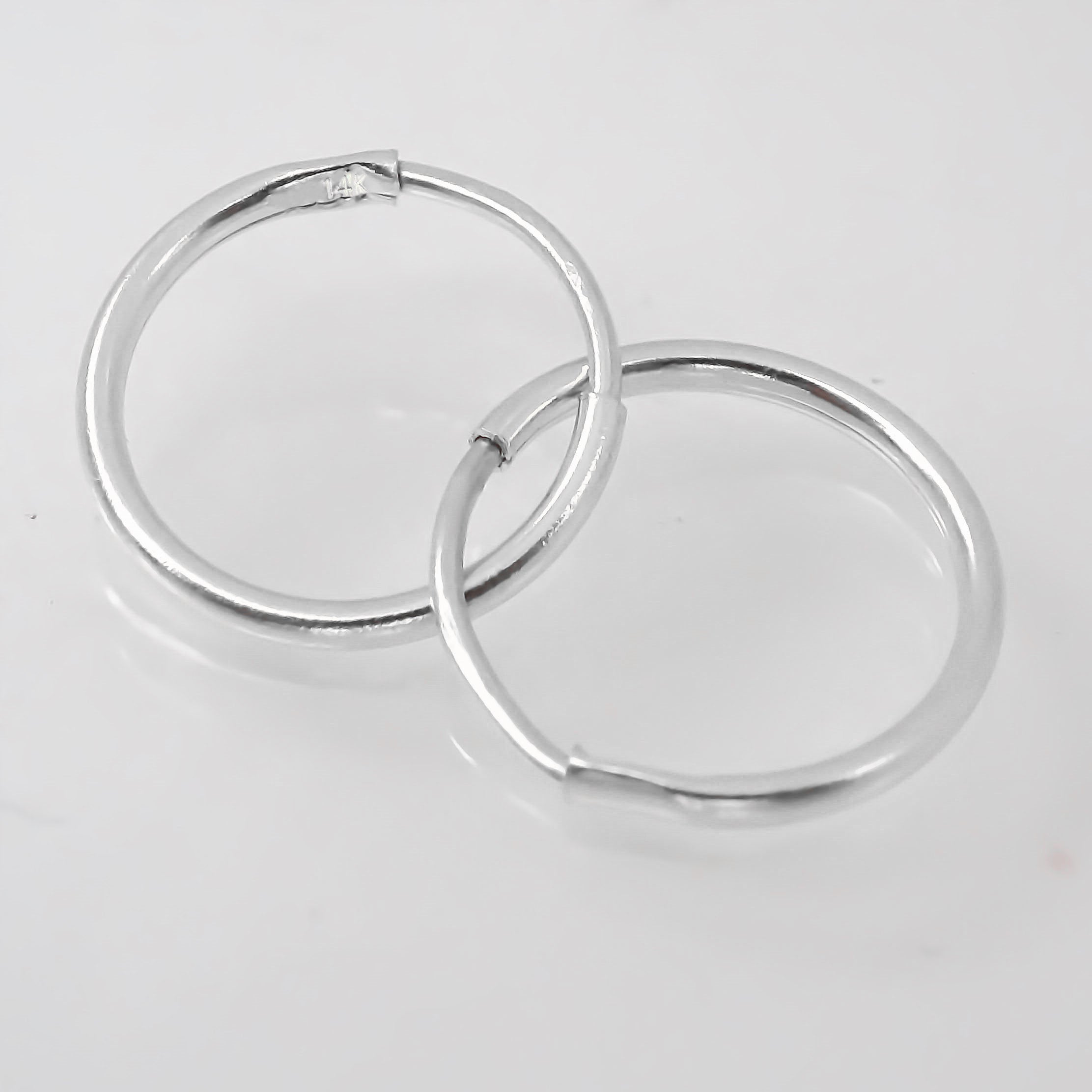 Arracada lisa 1.3 cm Oro blanco 14 K