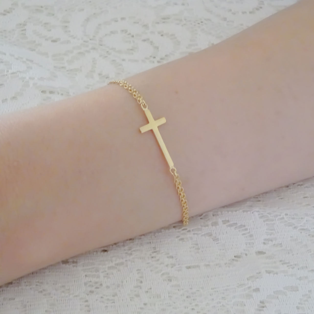 Amor Eterno - Pulsera Cruz / Oro Sólido 10k