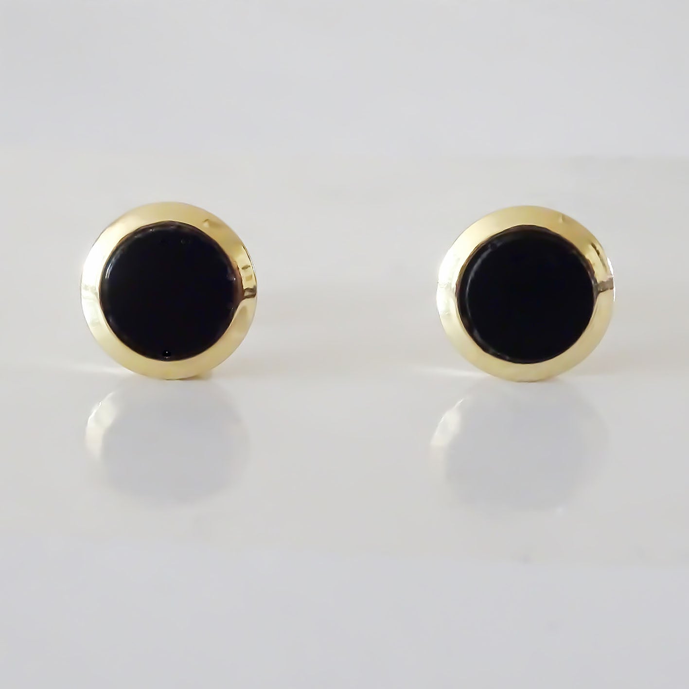 Amor Eterno - Aretes Broche Mariposa Círculo Onix / Oro 10k
