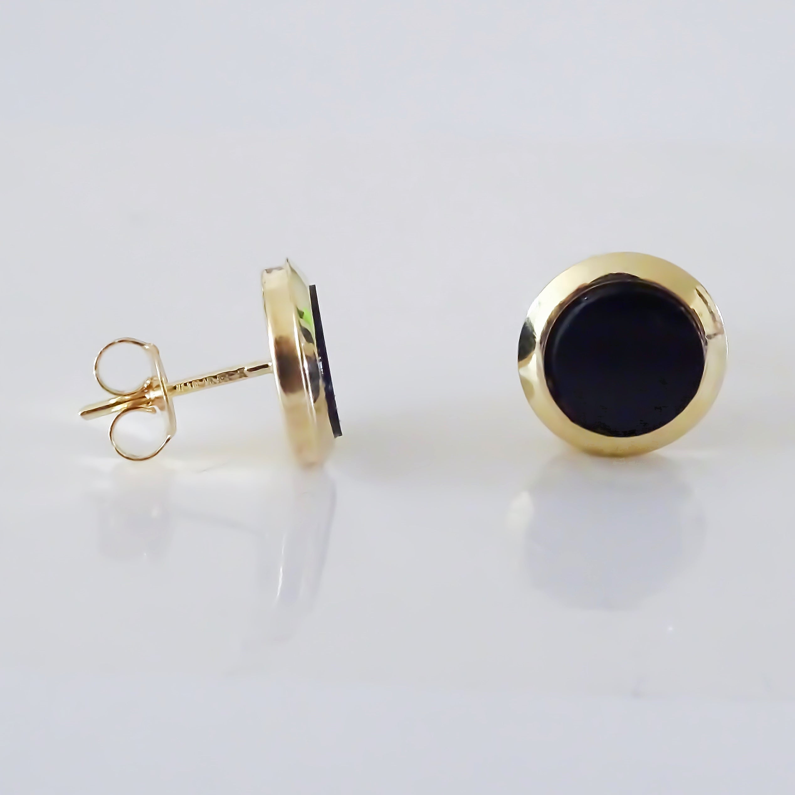 Amor Eterno - Aretes Broche Mariposa Círculo Onix / Oro 10k