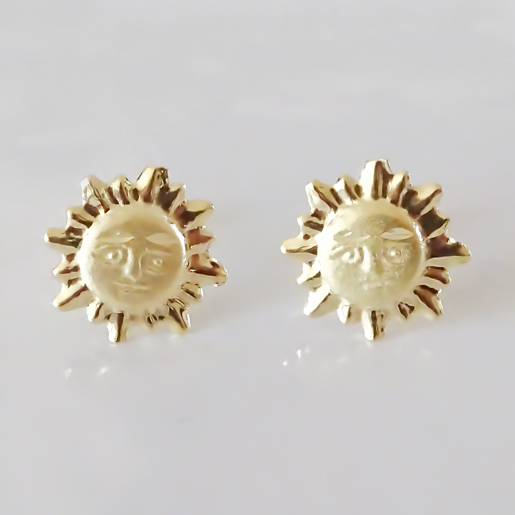 Amor Eterno - Broqueles / Aretes Par Oro 10k / Sol