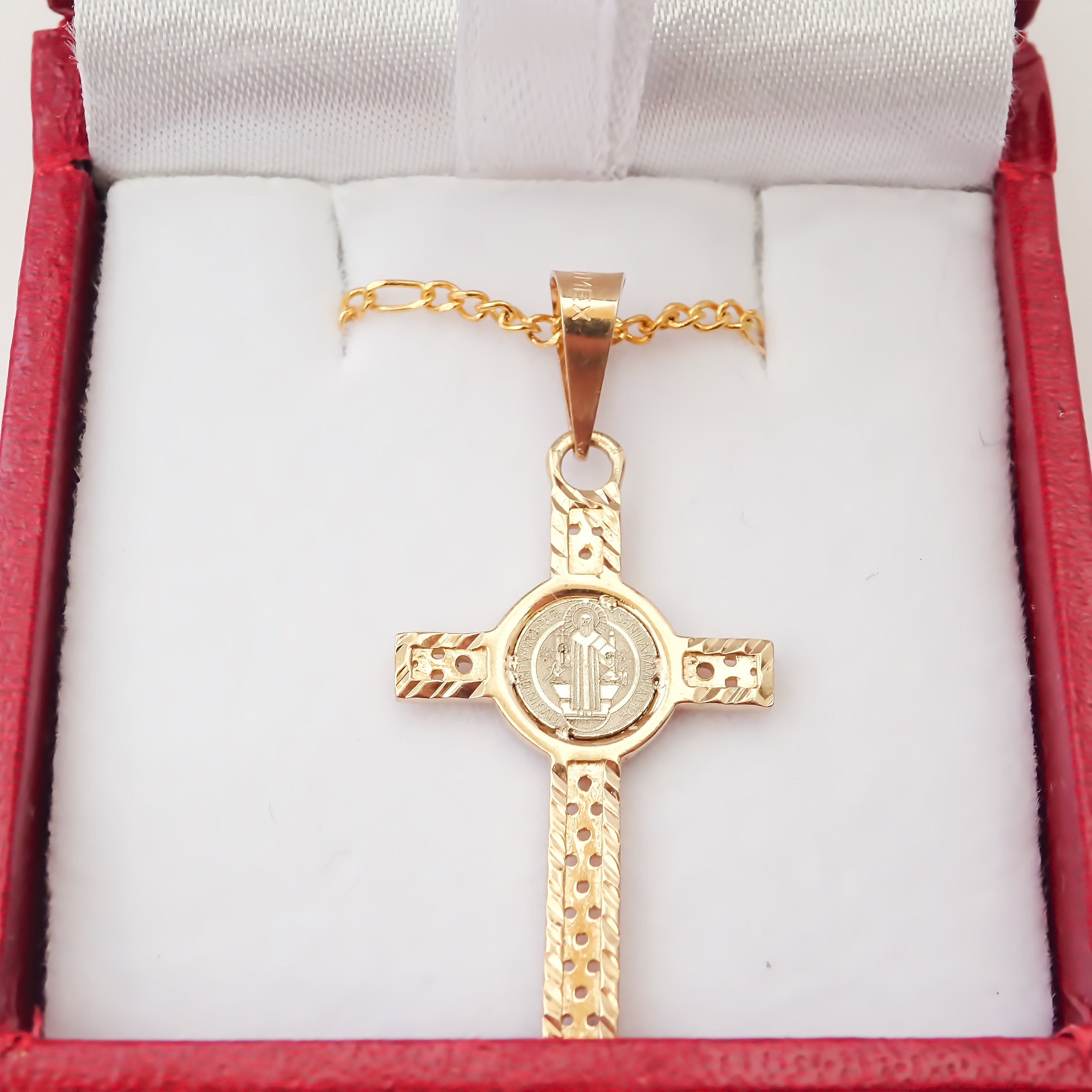 Amor Eterno - Cruz San Benito Oro Sólido