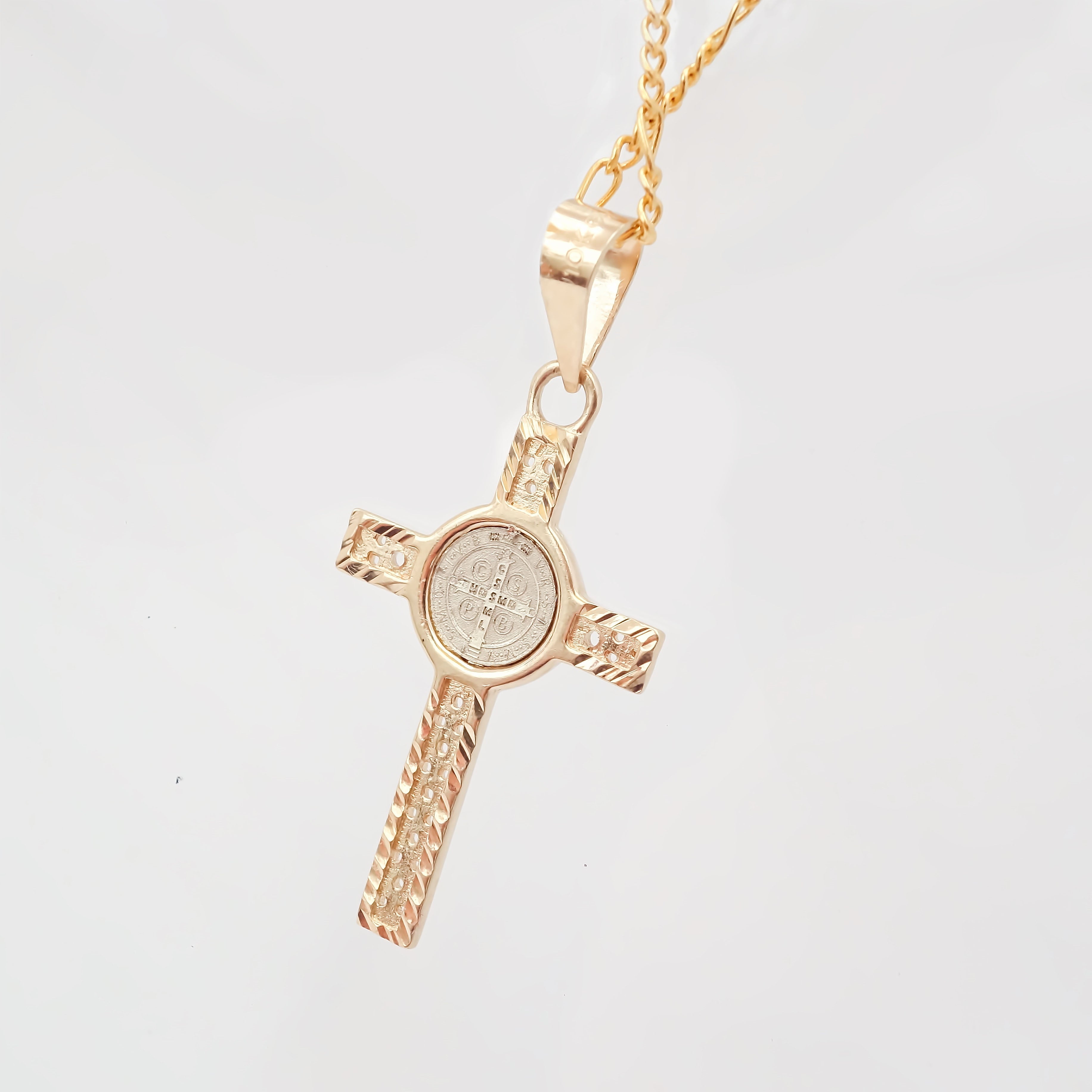 Amor Eterno - Cruz San Benito Oro Sólido