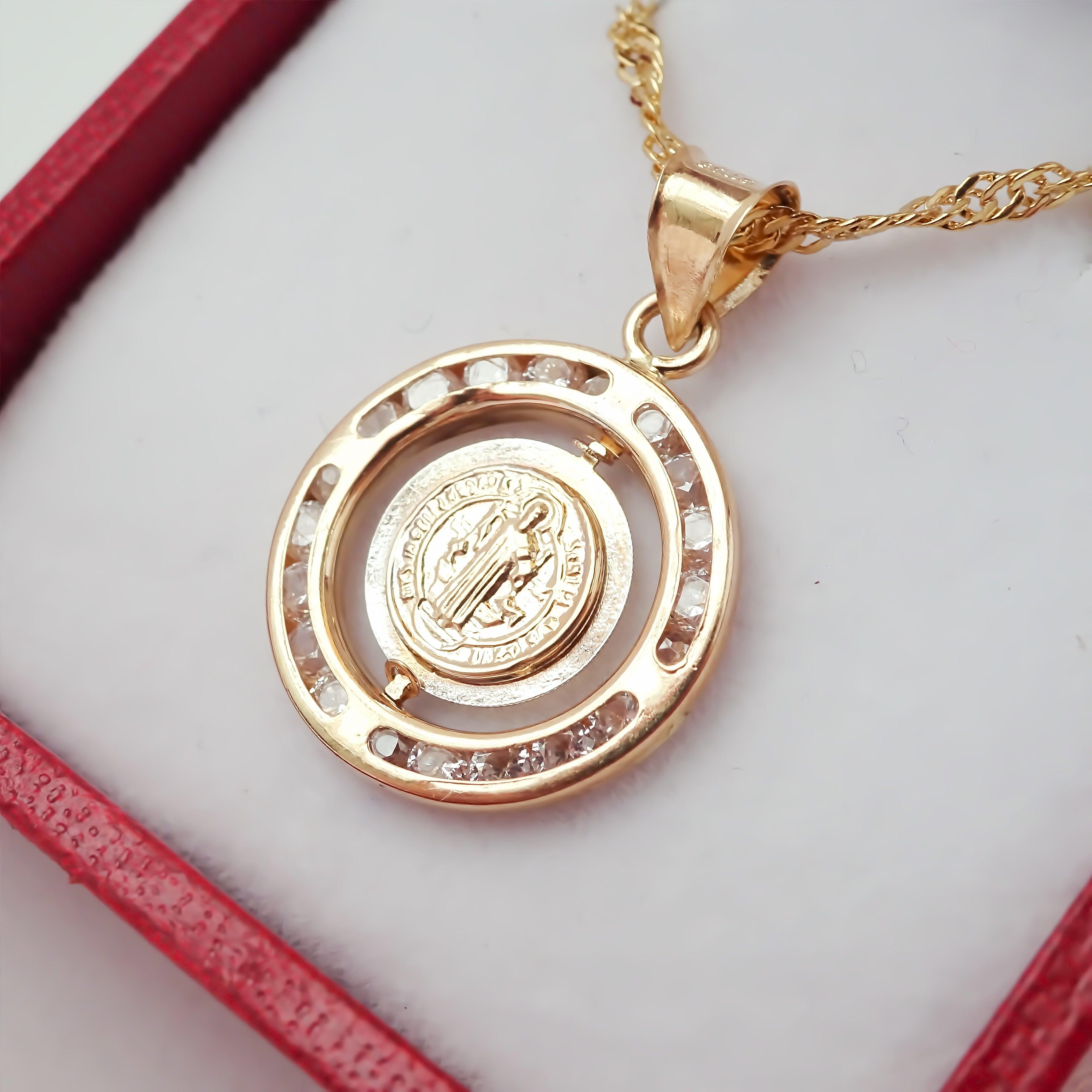 Amor Eterno - Dije Medalla San Benito Gira Tiempo / Oro 10k