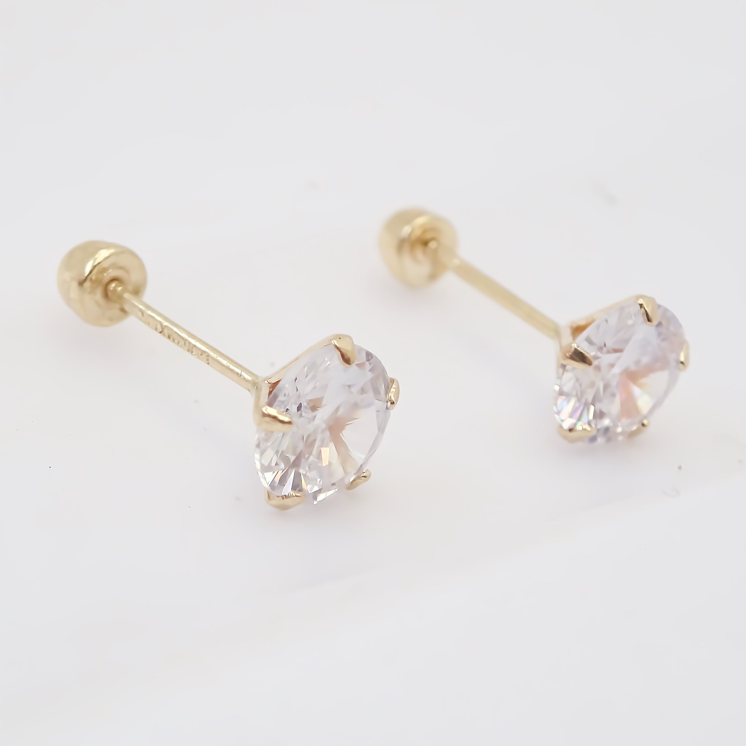 Amor Eterno - Broqueles Recto 6.5mm / Aretes / Oro 10k